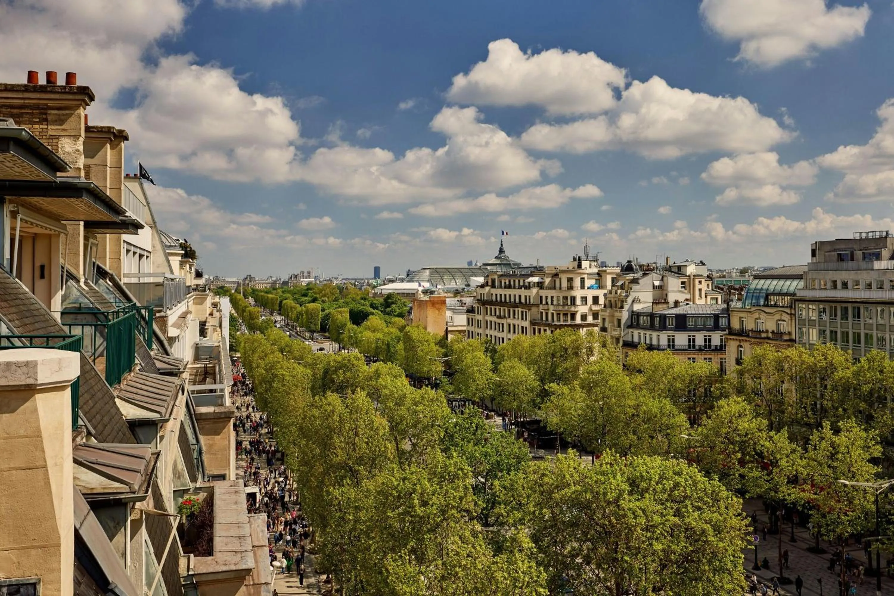 Photo of the whole room in Paris Marriott Champs Elysees Hotel