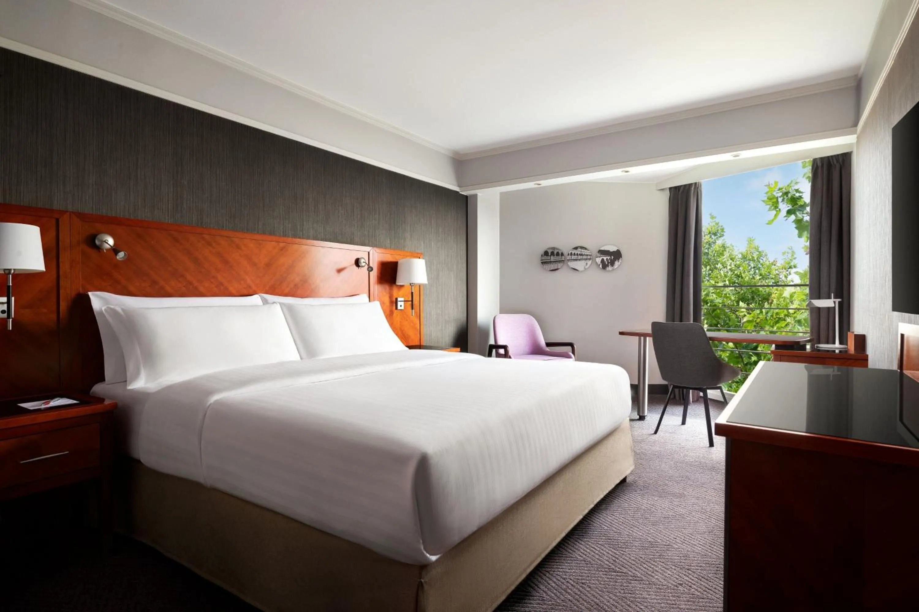 Photo of the whole room, Bed in Paris Marriott Rive Gauche Hotel & Conference Center