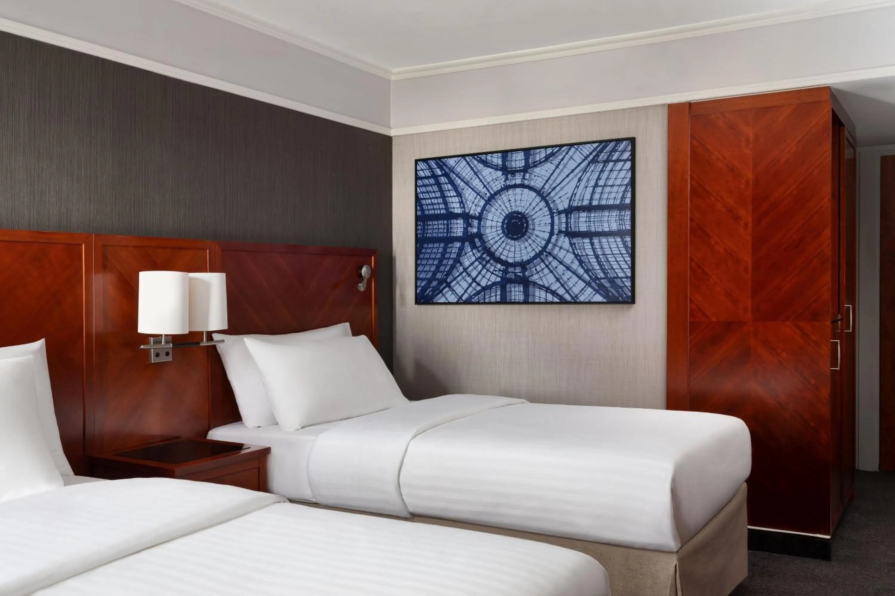 Photo of the whole room, Bed in Paris Marriott Rive Gauche Hotel & Conference Center