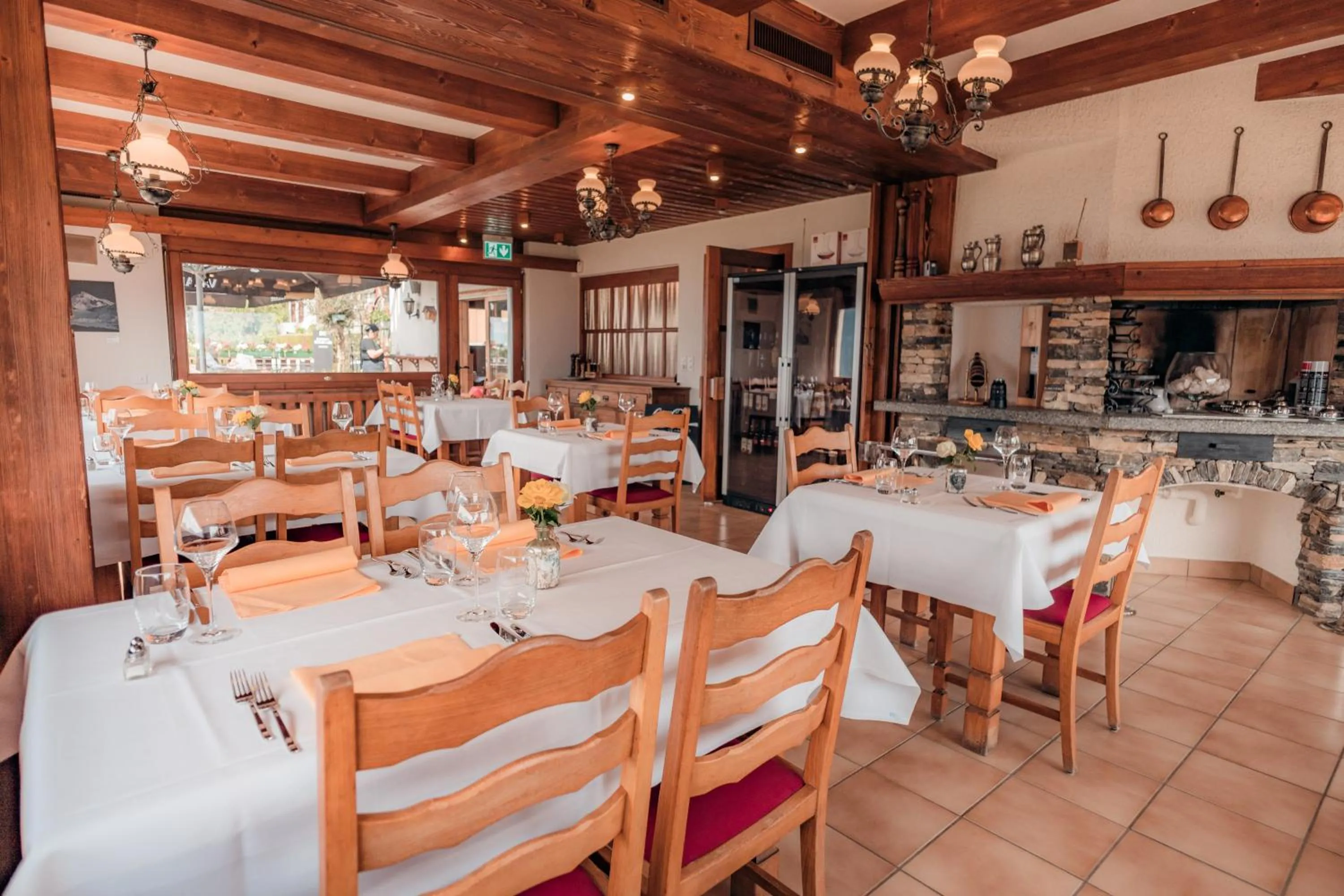 Restaurant/places to eat in Relais Fleuri