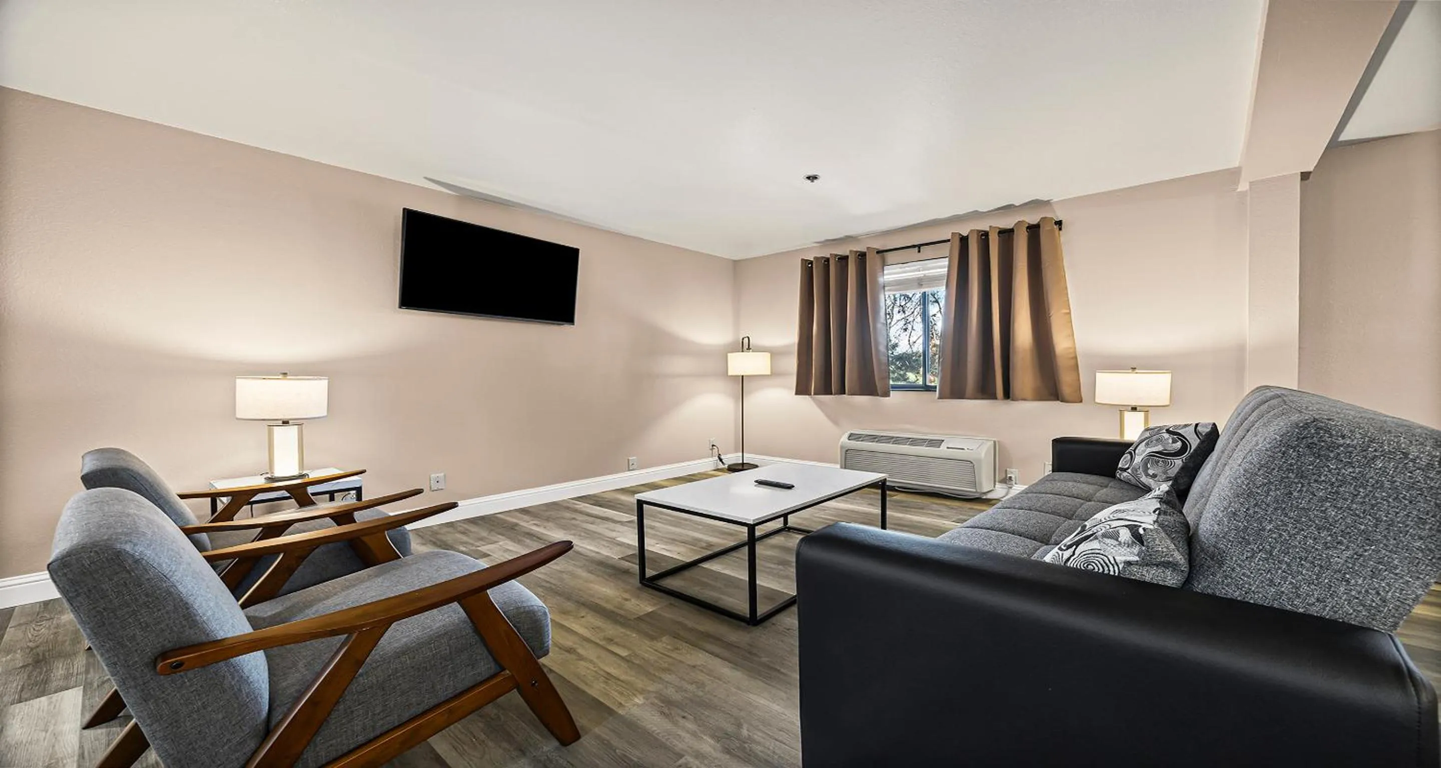 Living room in Best Western Plus Orchid Hotel & Suites