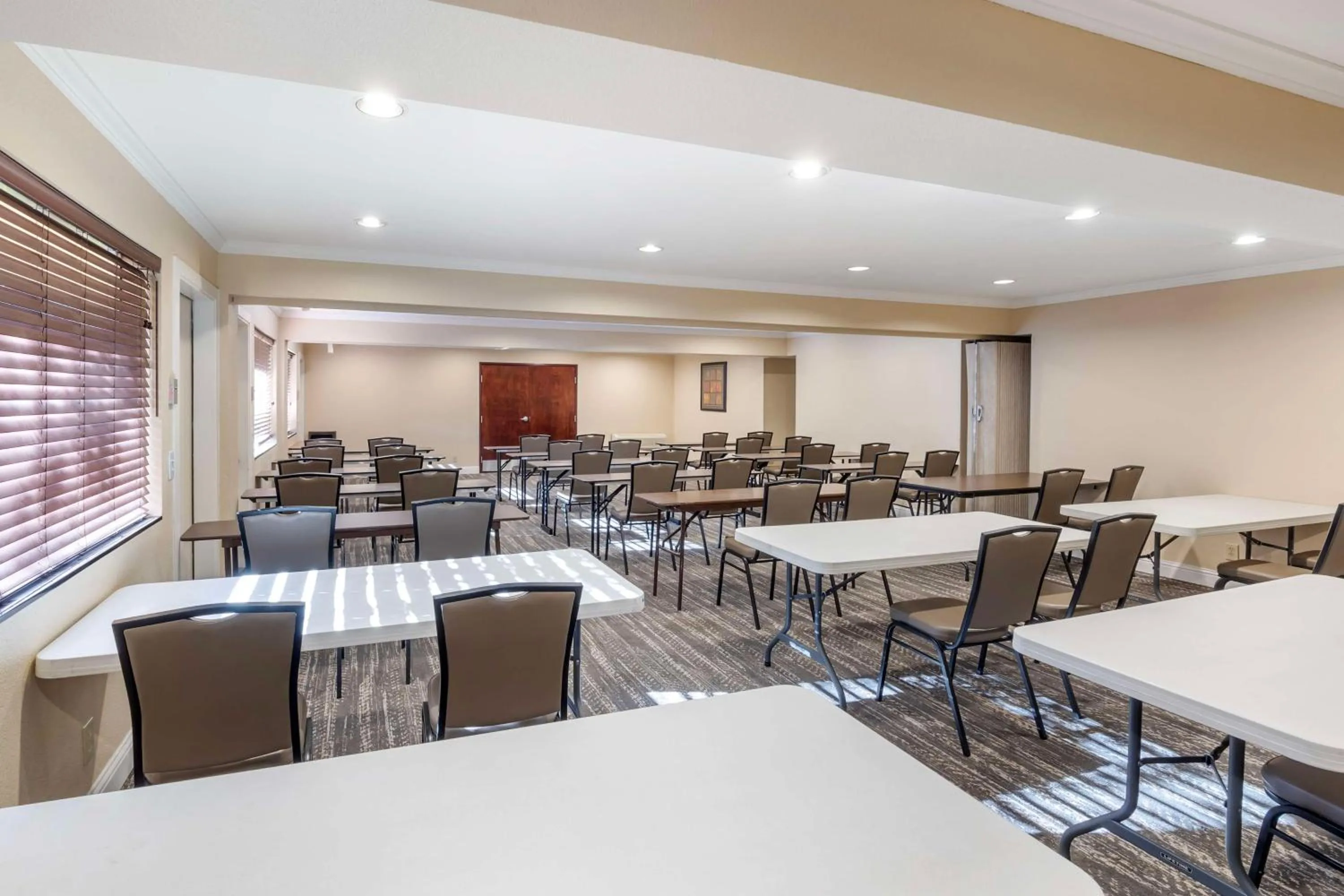Meeting/conference room in Best Western Plus Orchid Hotel & Suites