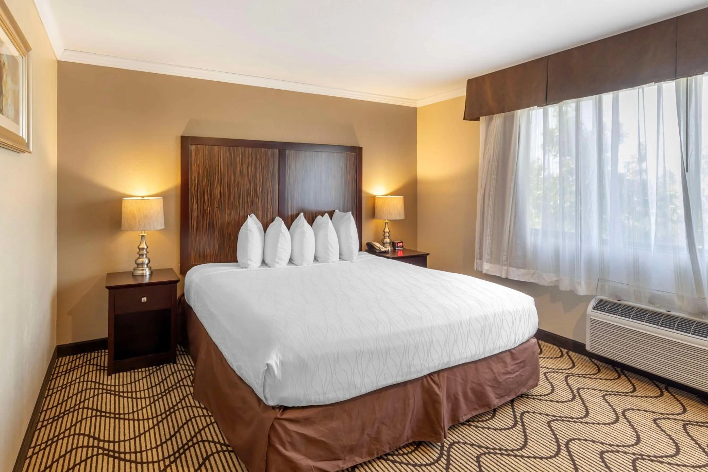 Bedroom, Bed in Best Western Plus Orchid Hotel & Suites