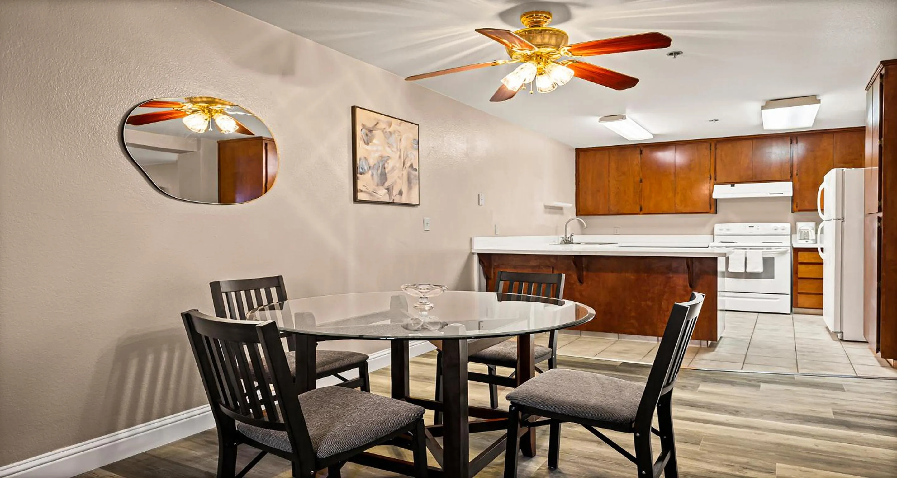 kitchen in Best Western Plus Orchid Hotel & Suites