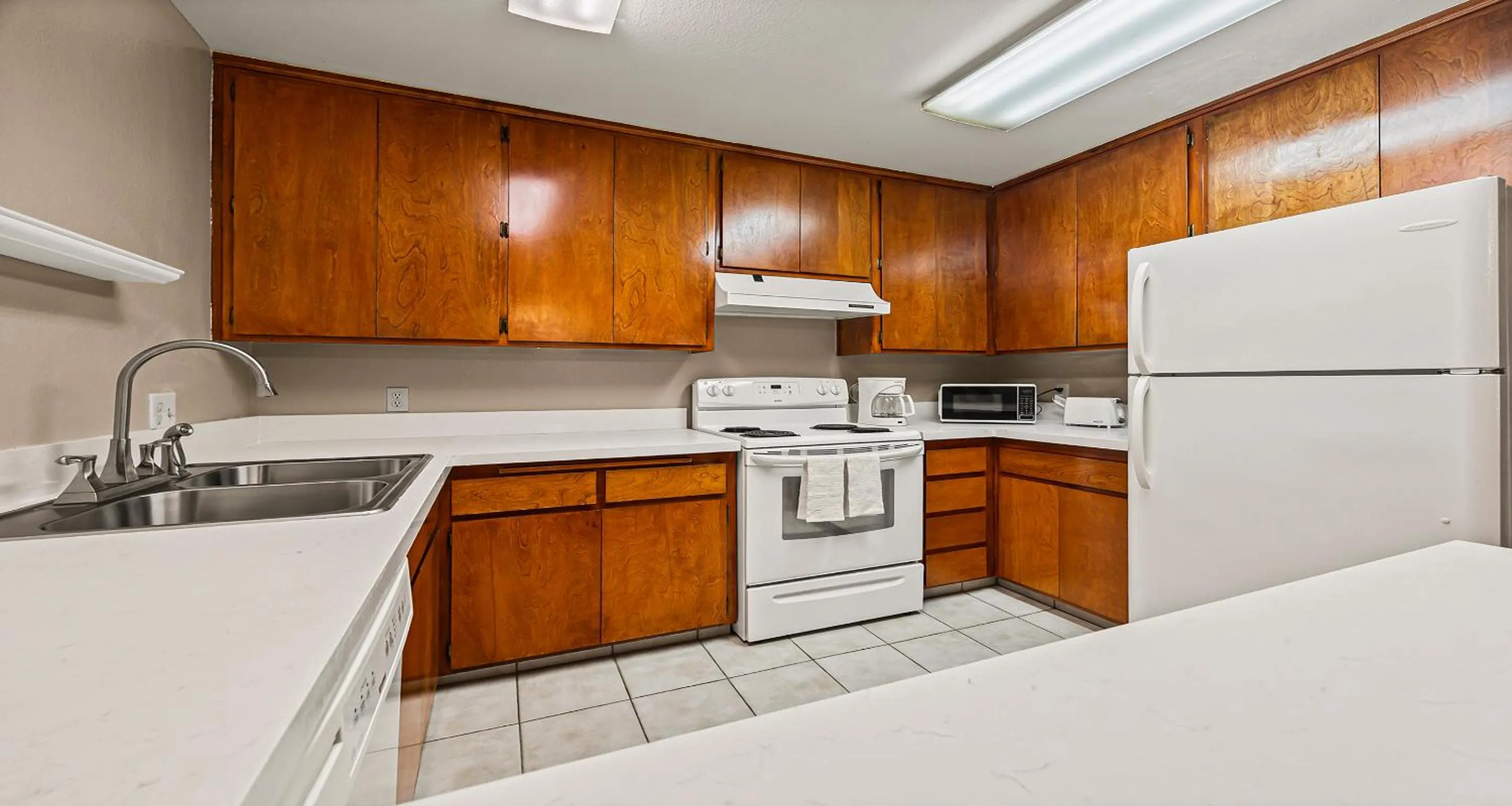 kitchen in Best Western Plus Orchid Hotel & Suites