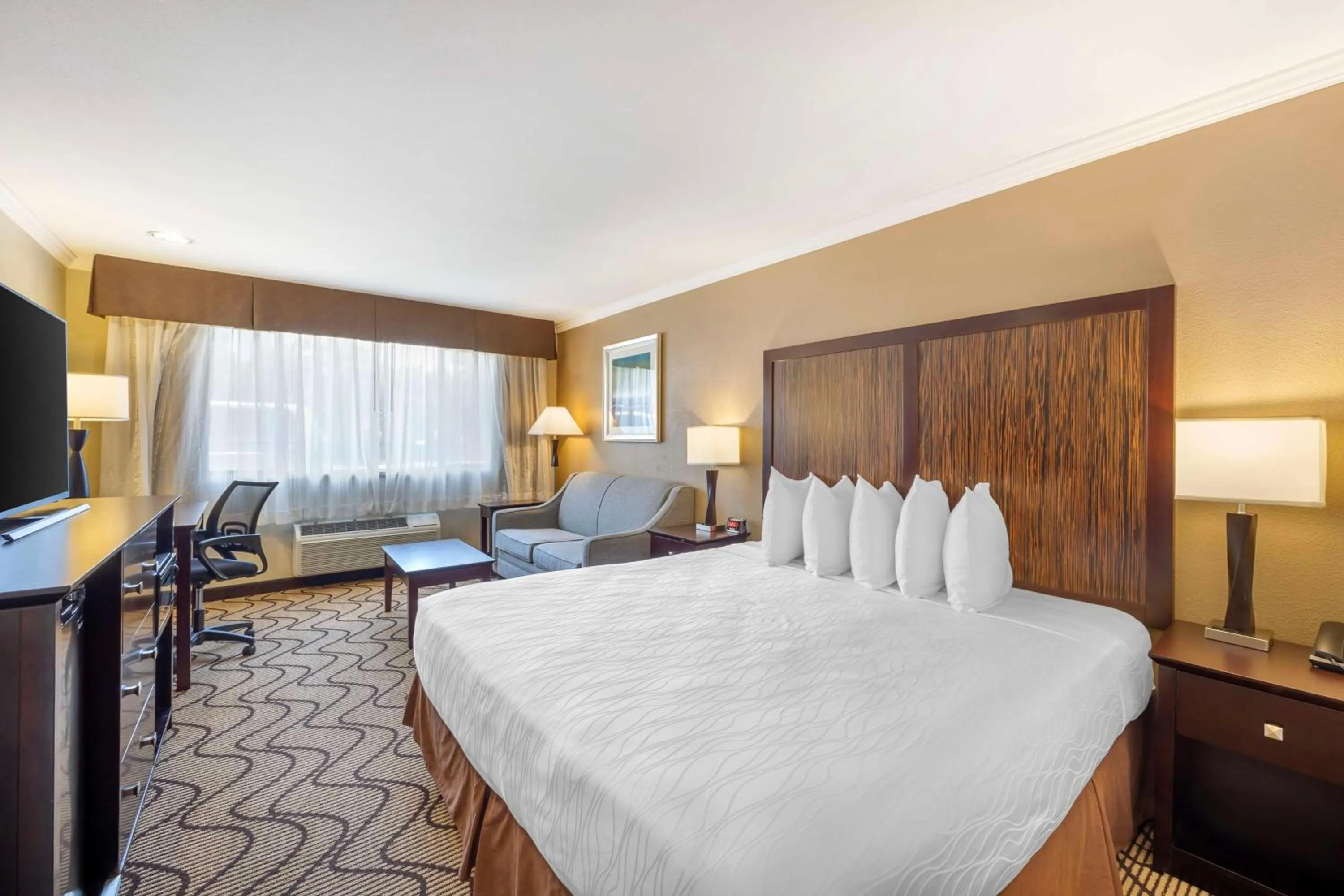 Bedroom, Bed in Best Western Plus Orchid Hotel & Suites