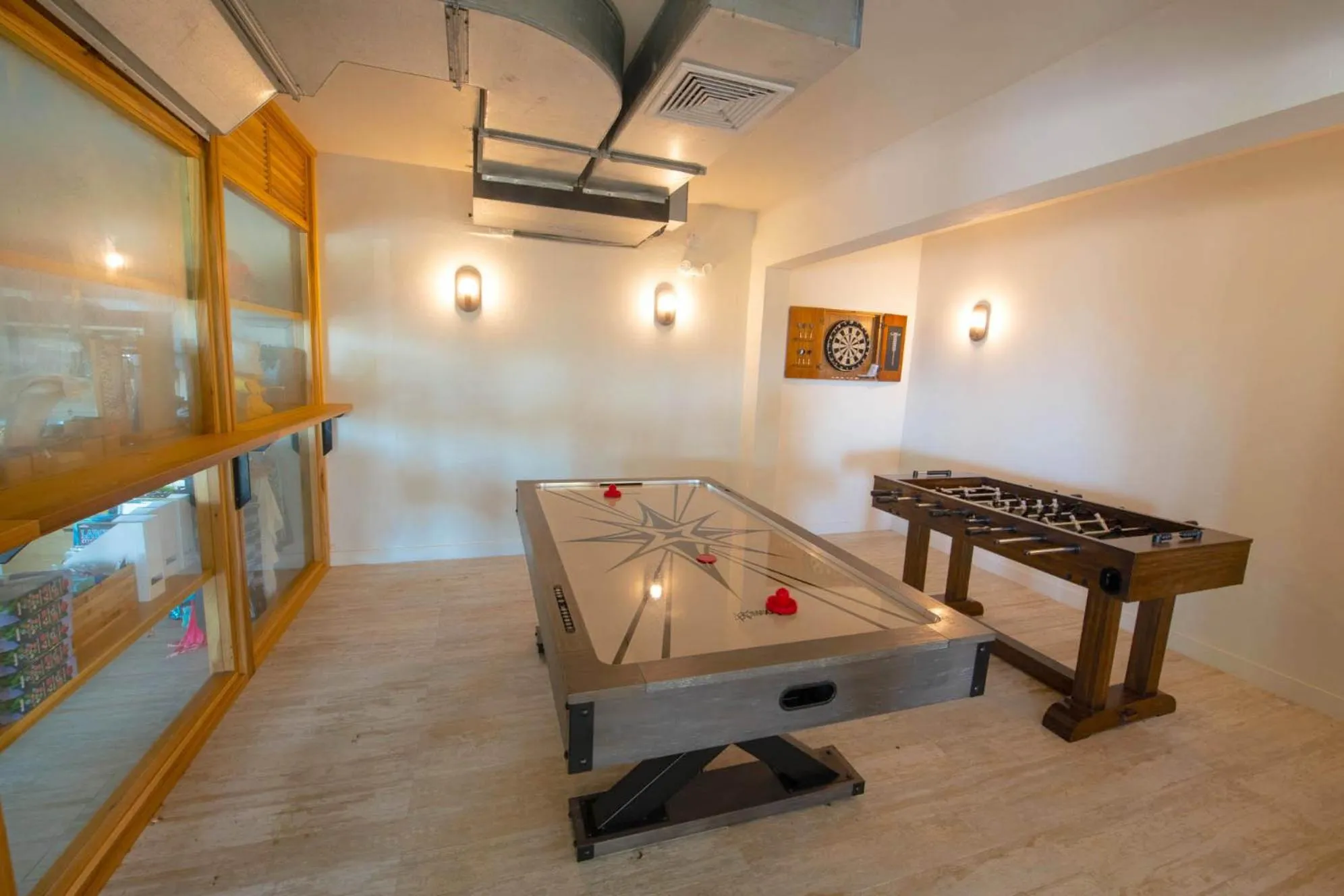 Darts in Lazy Parrot Inn