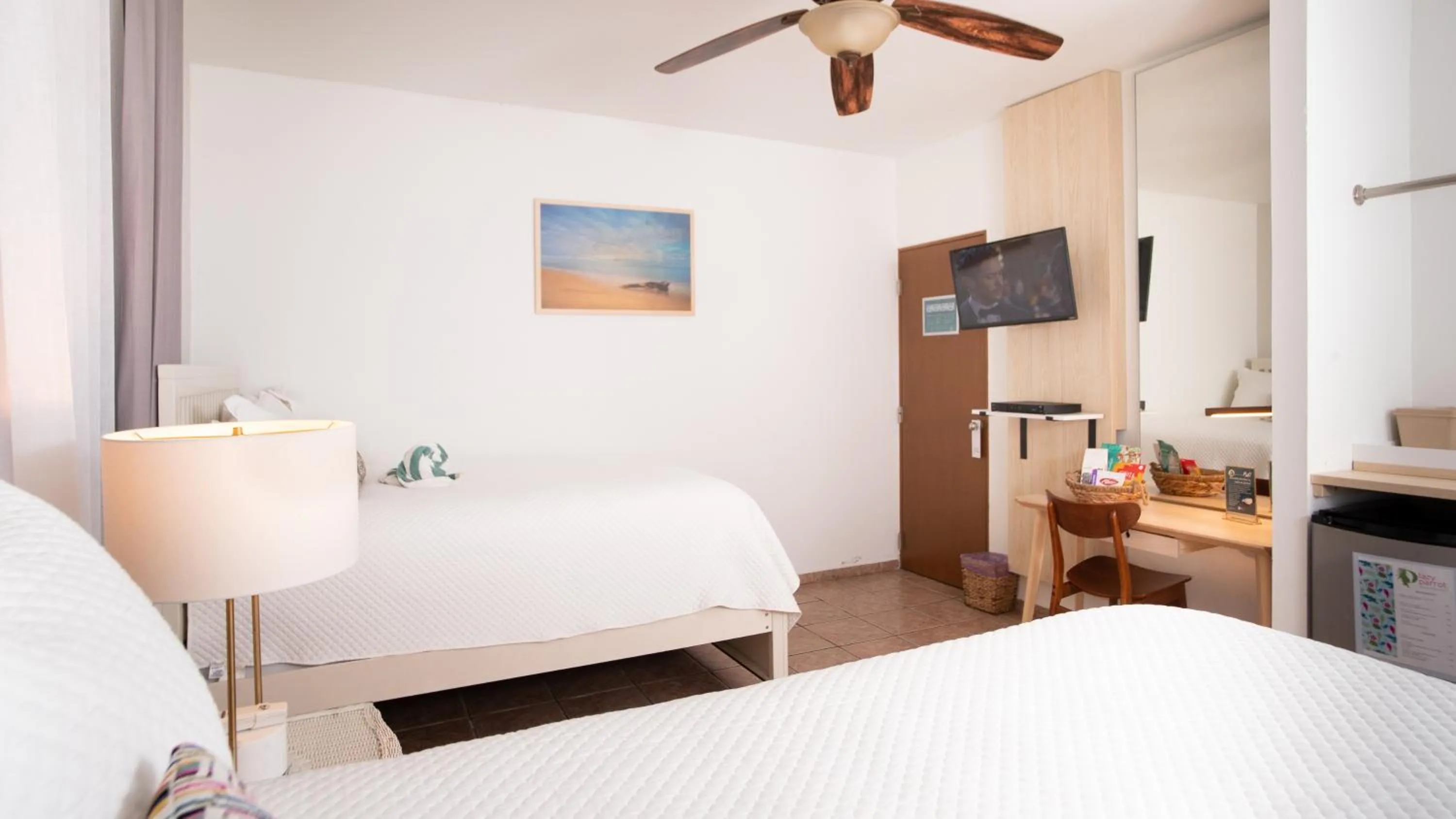 Bedroom, Bed in Lazy Parrot Inn