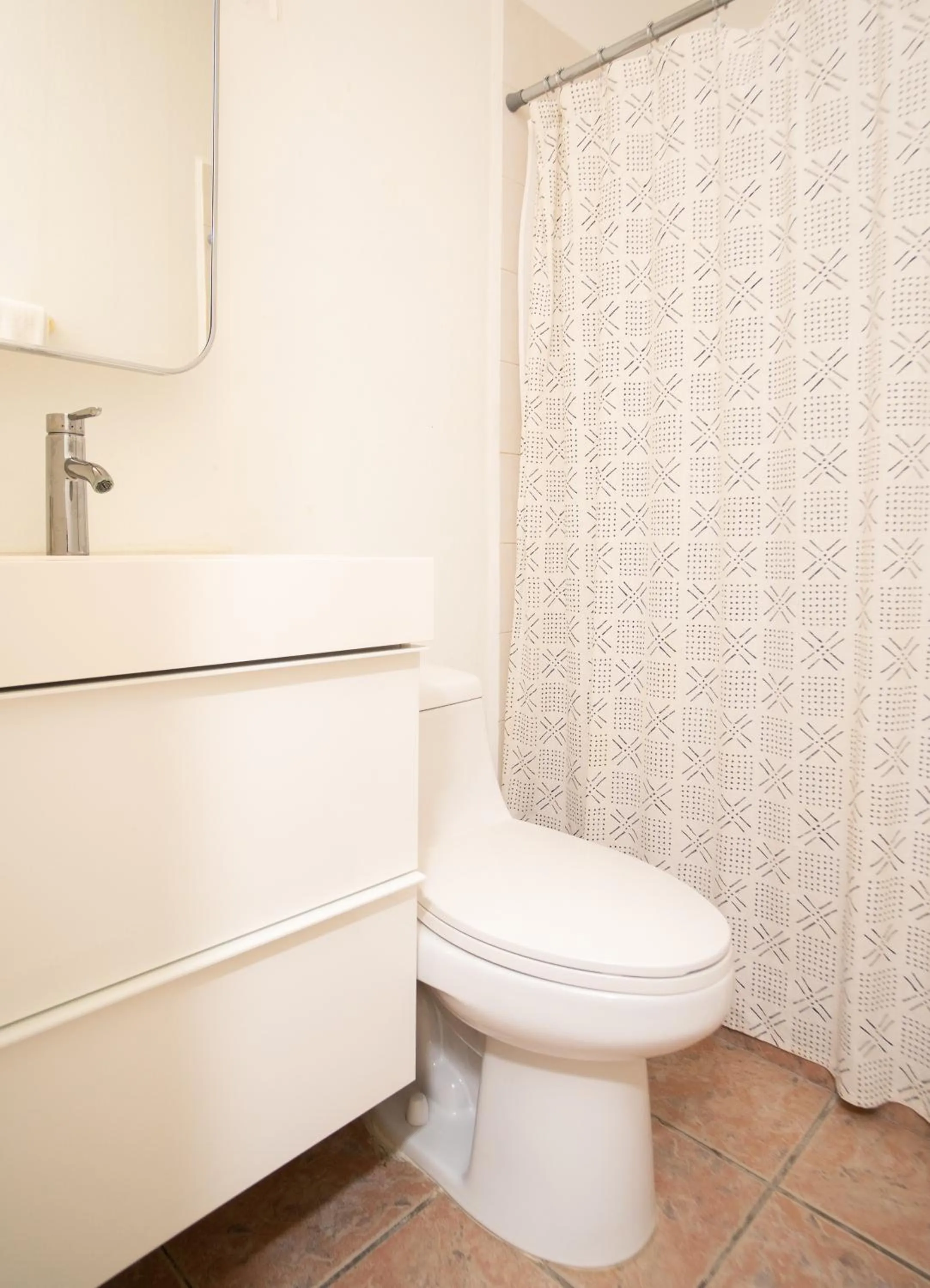 Toilet in Lazy Parrot Inn