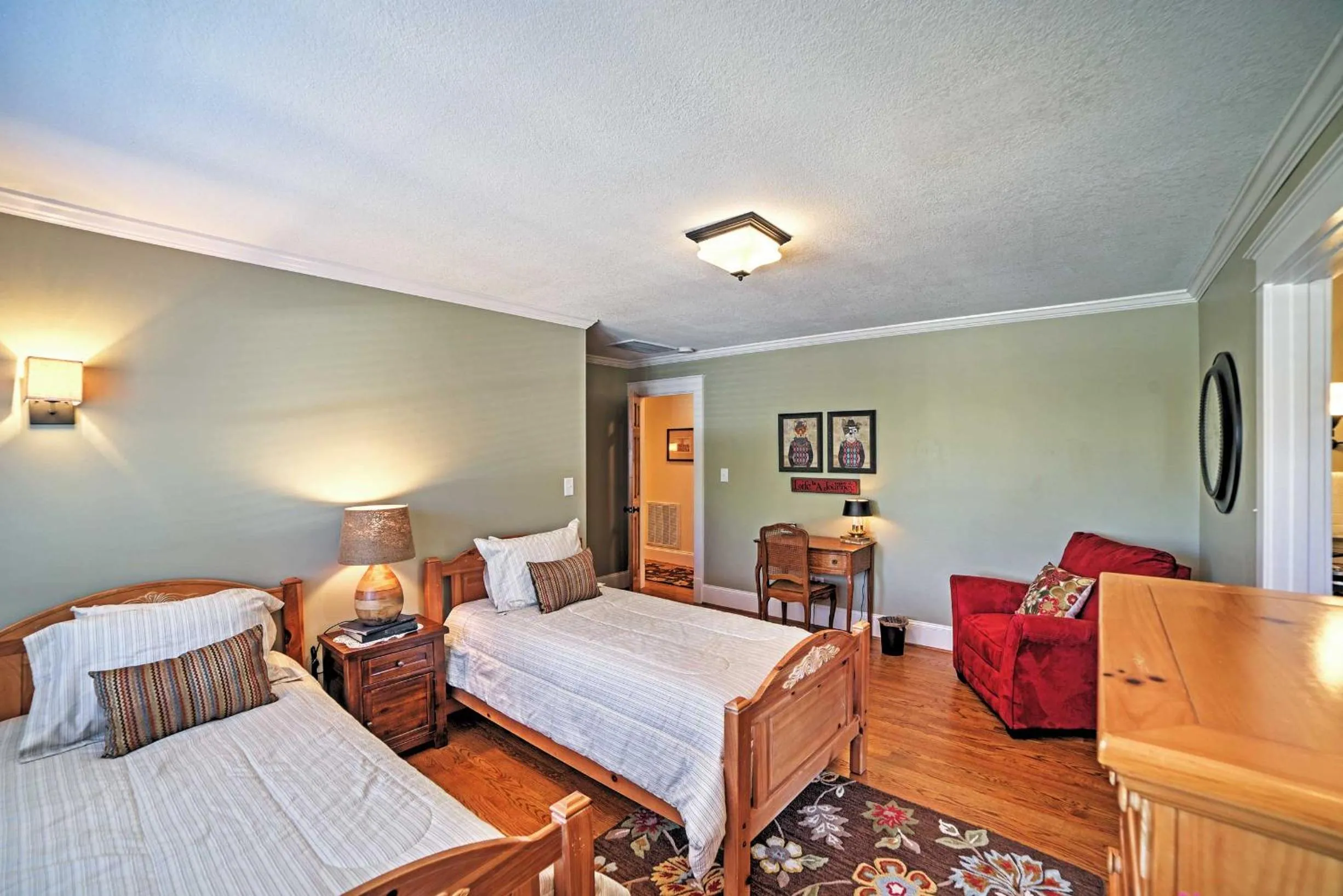 Bed in Spacious and Stunning Cleveland Getaway on 1 Acre