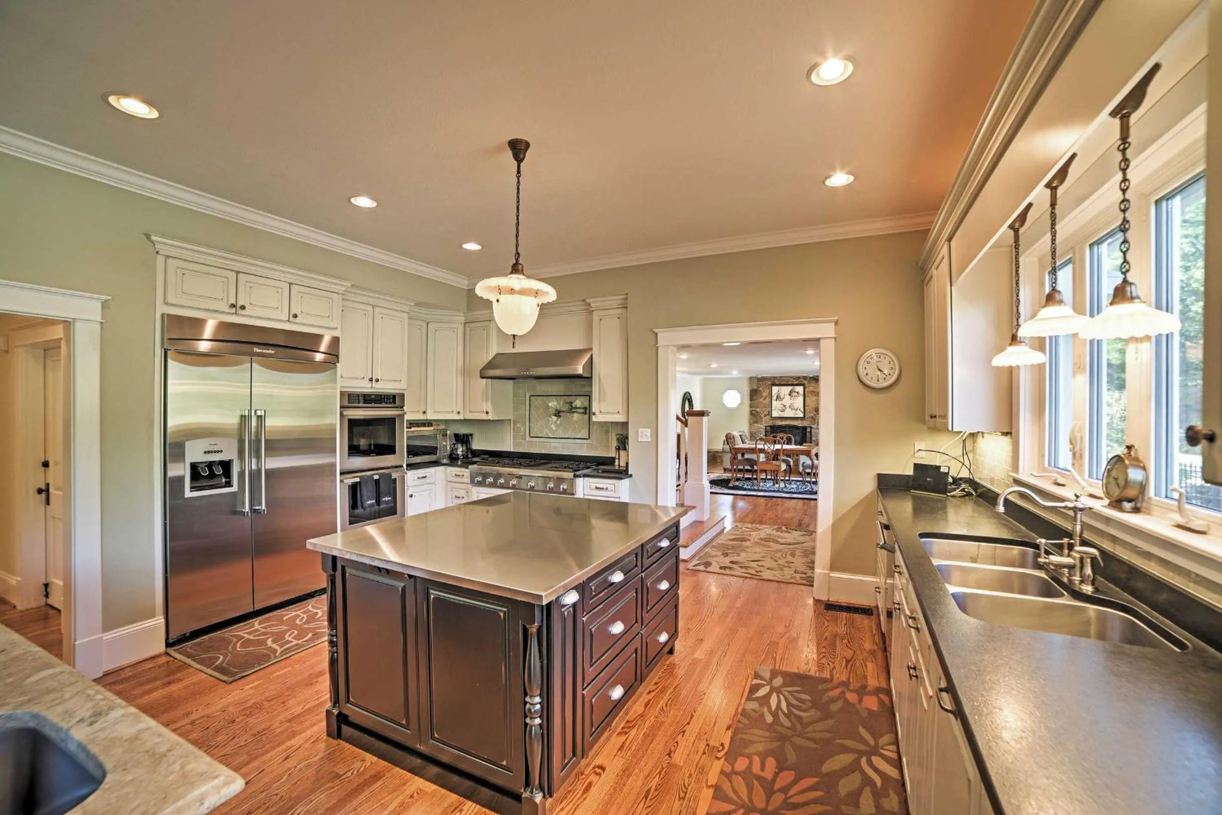 Spacious and Stunning Cleveland Getaway on 1 Acre