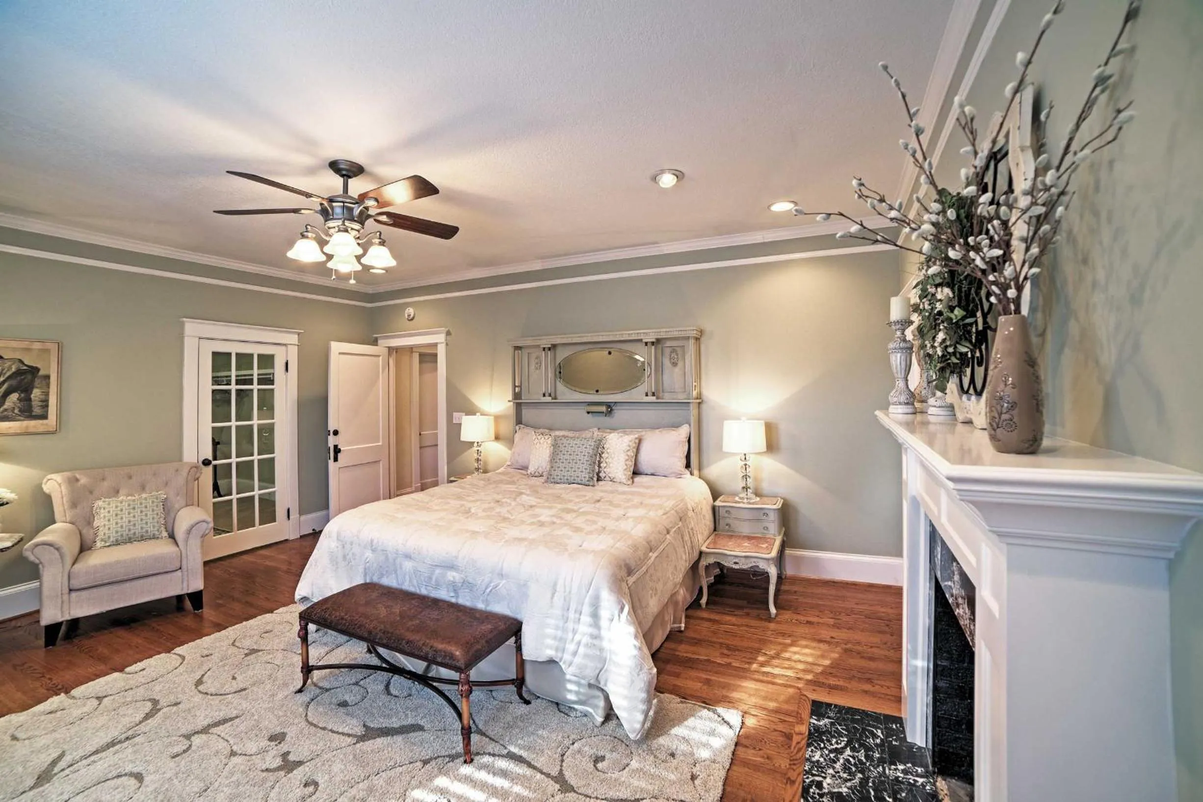 Bed in Spacious and Stunning Cleveland Getaway on 1 Acre