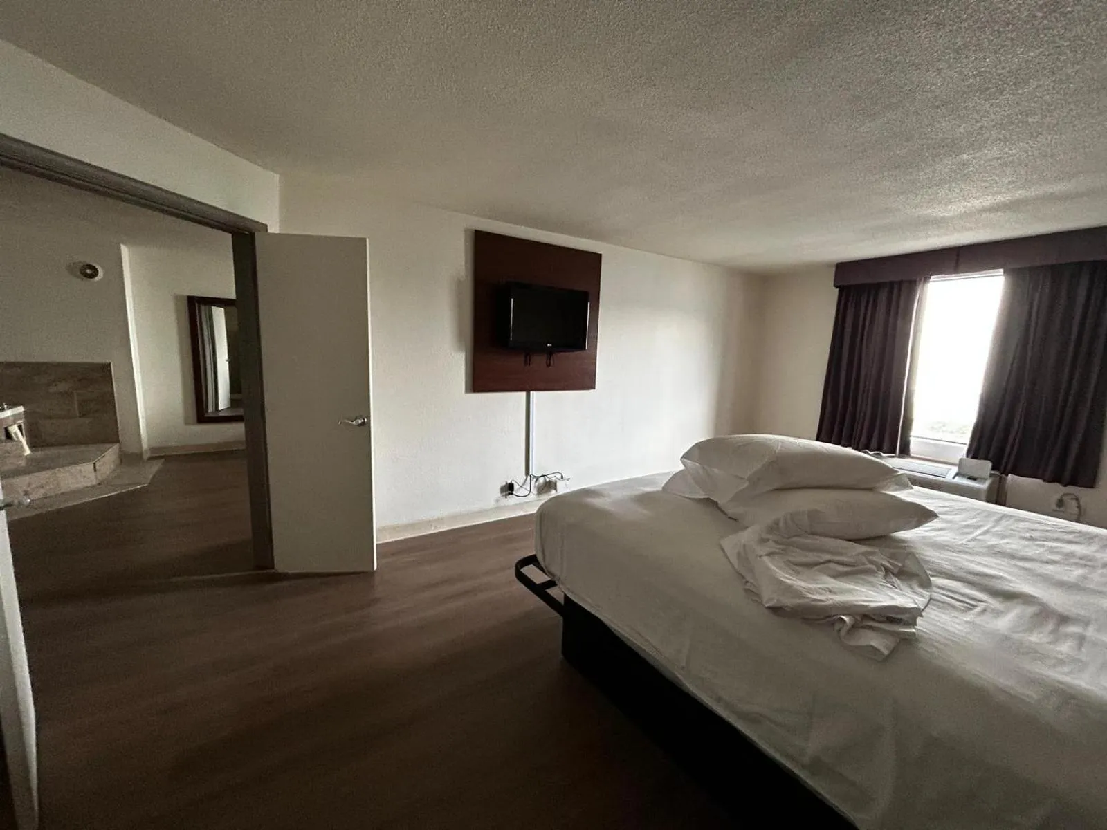 Bed in Econo Lodge Inn & Suites Chambersburg Central