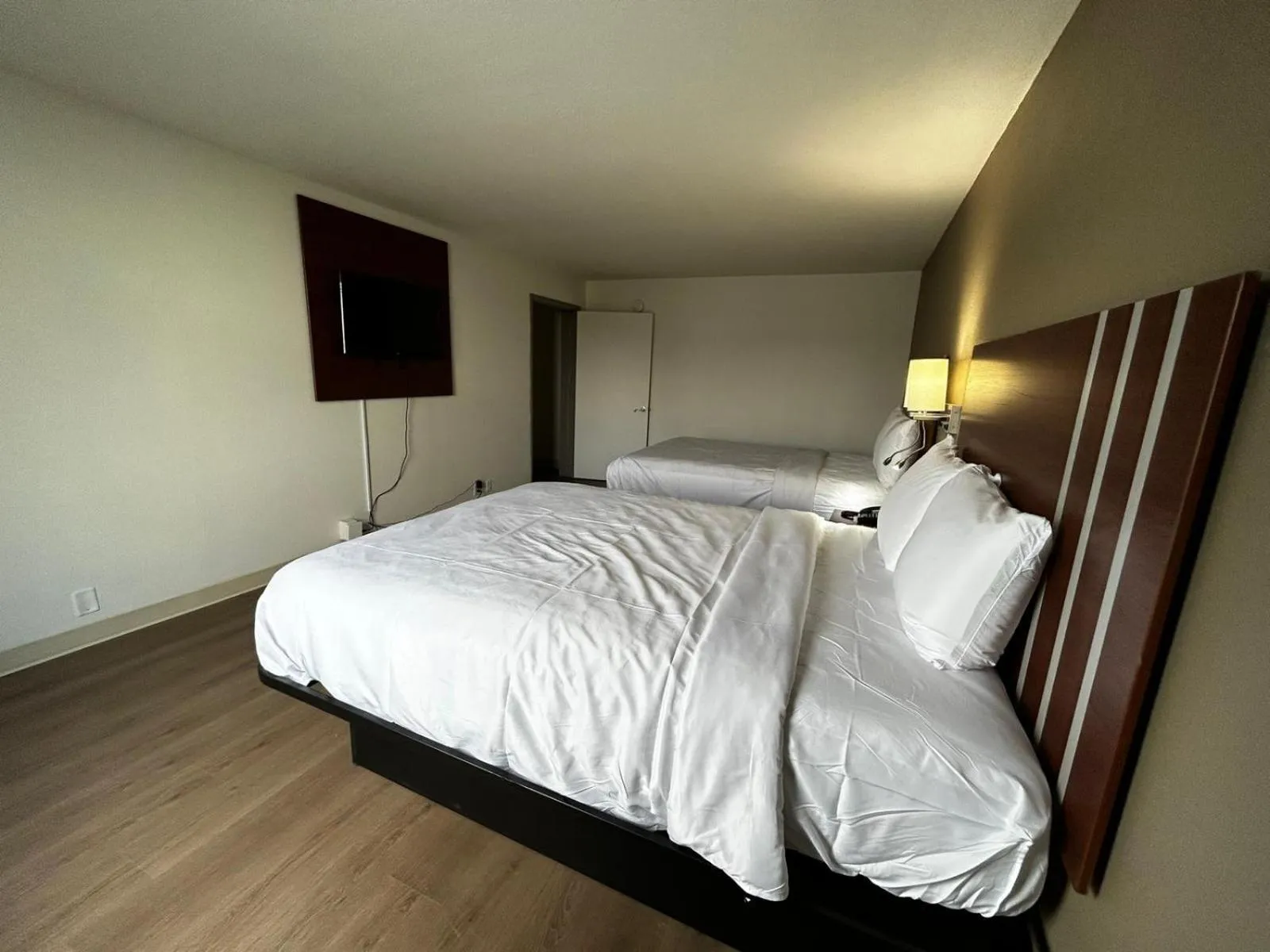 Bed in Econo Lodge Inn & Suites Chambersburg Central