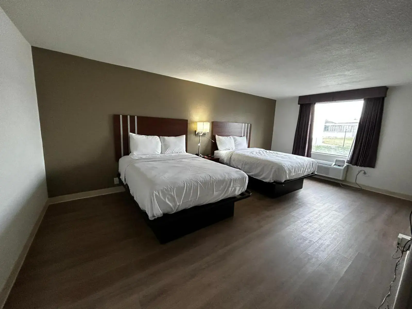 Queen Suite with Two Queen Beds and Sofabed - Non Smoking in Econo Lodge Inn & Suites Chambersburg Central Queen Suite with Two Queen Beds and Sofabed - Non Smoking in Econo Lodge Inn & Suites Chambersburg Central