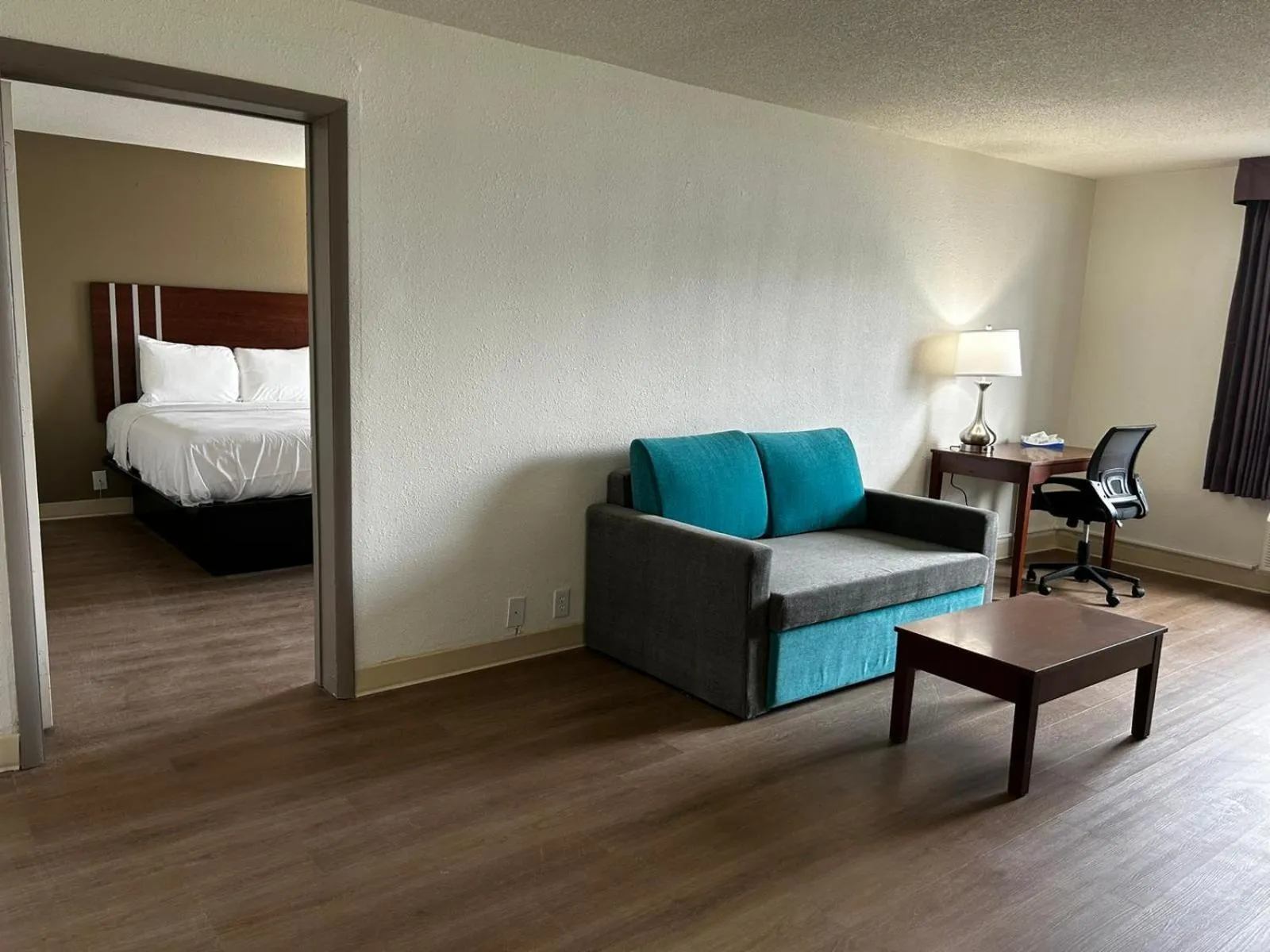 Bed in Econo Lodge Inn & Suites Chambersburg Central