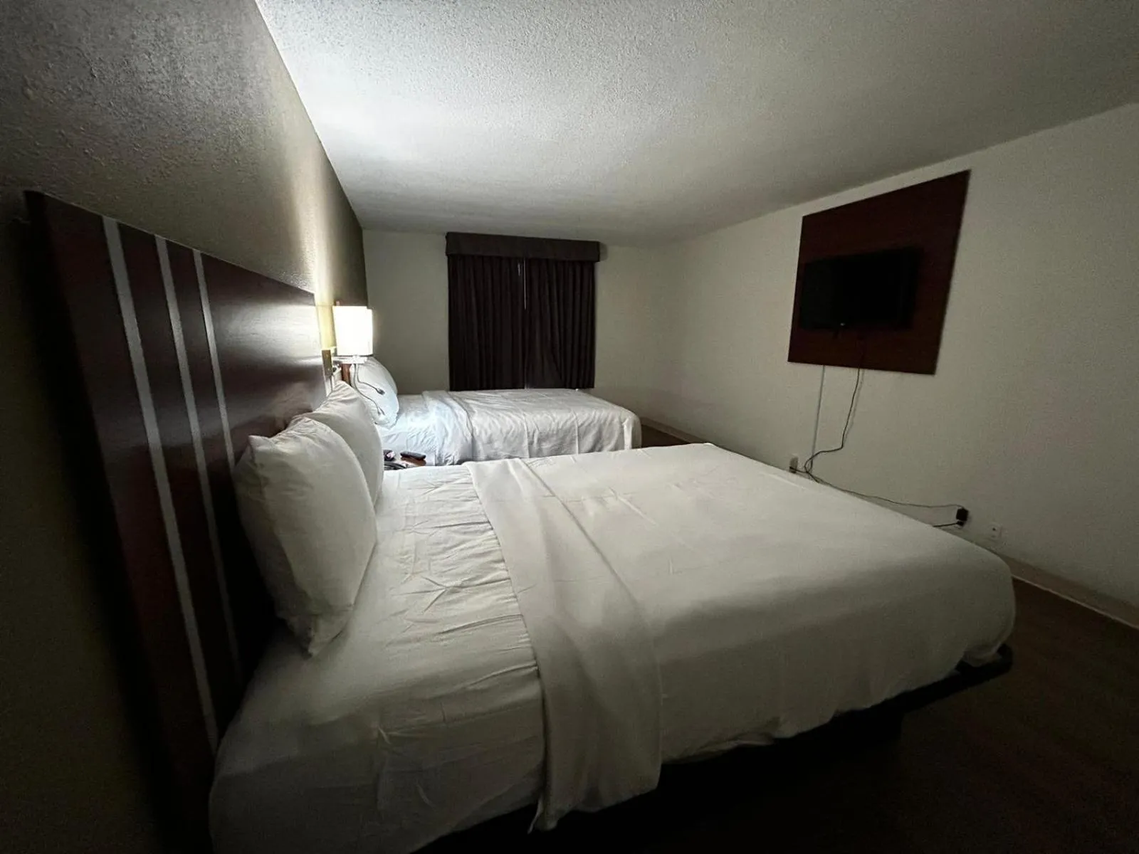 Bed in Econo Lodge Inn & Suites Chambersburg Central