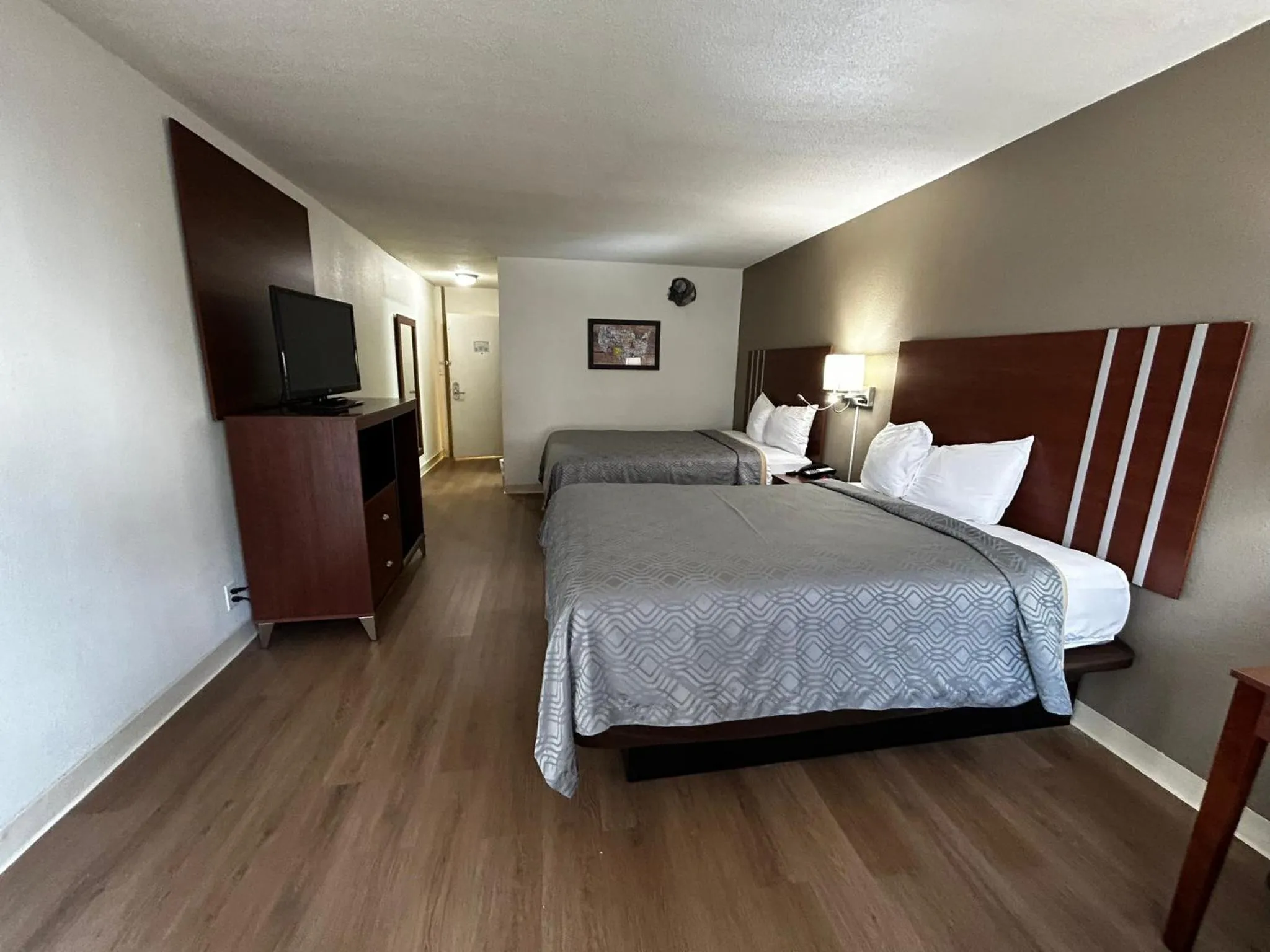Communal lounge/ TV room, Bed in Econo Lodge Inn & Suites Chambersburg Central