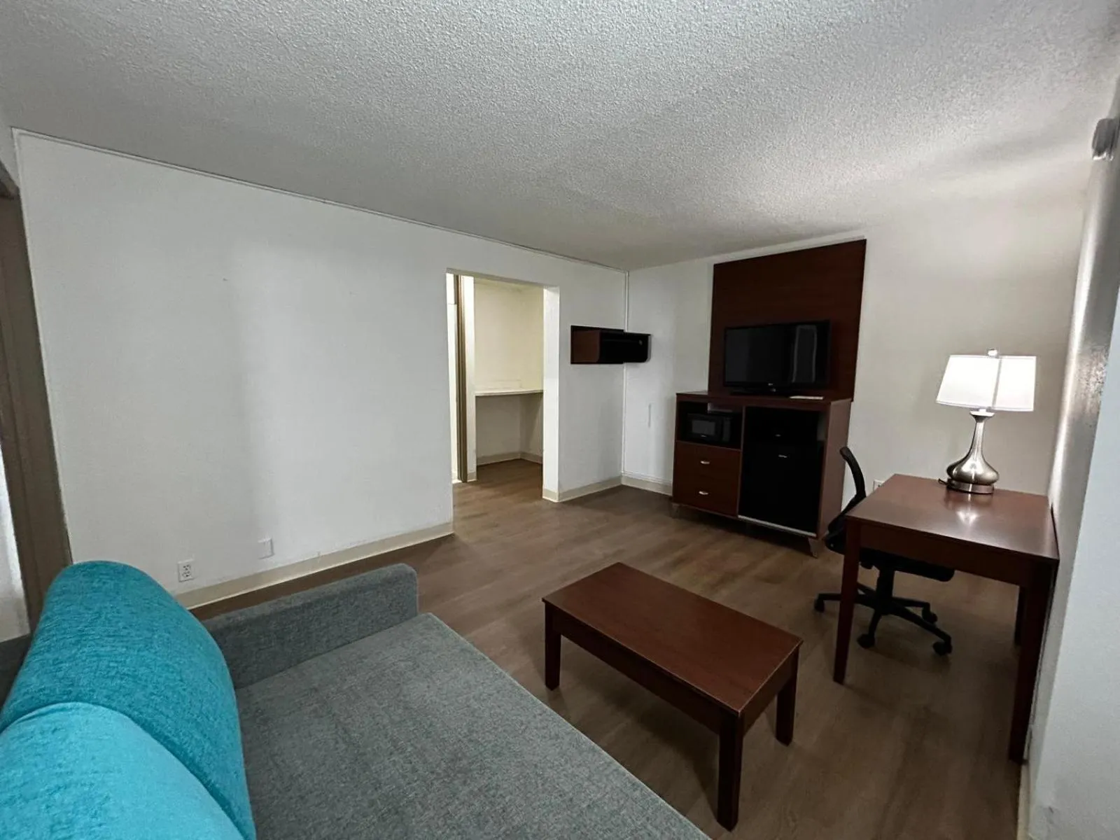 TV and multimedia in Econo Lodge Inn & Suites Chambersburg Central