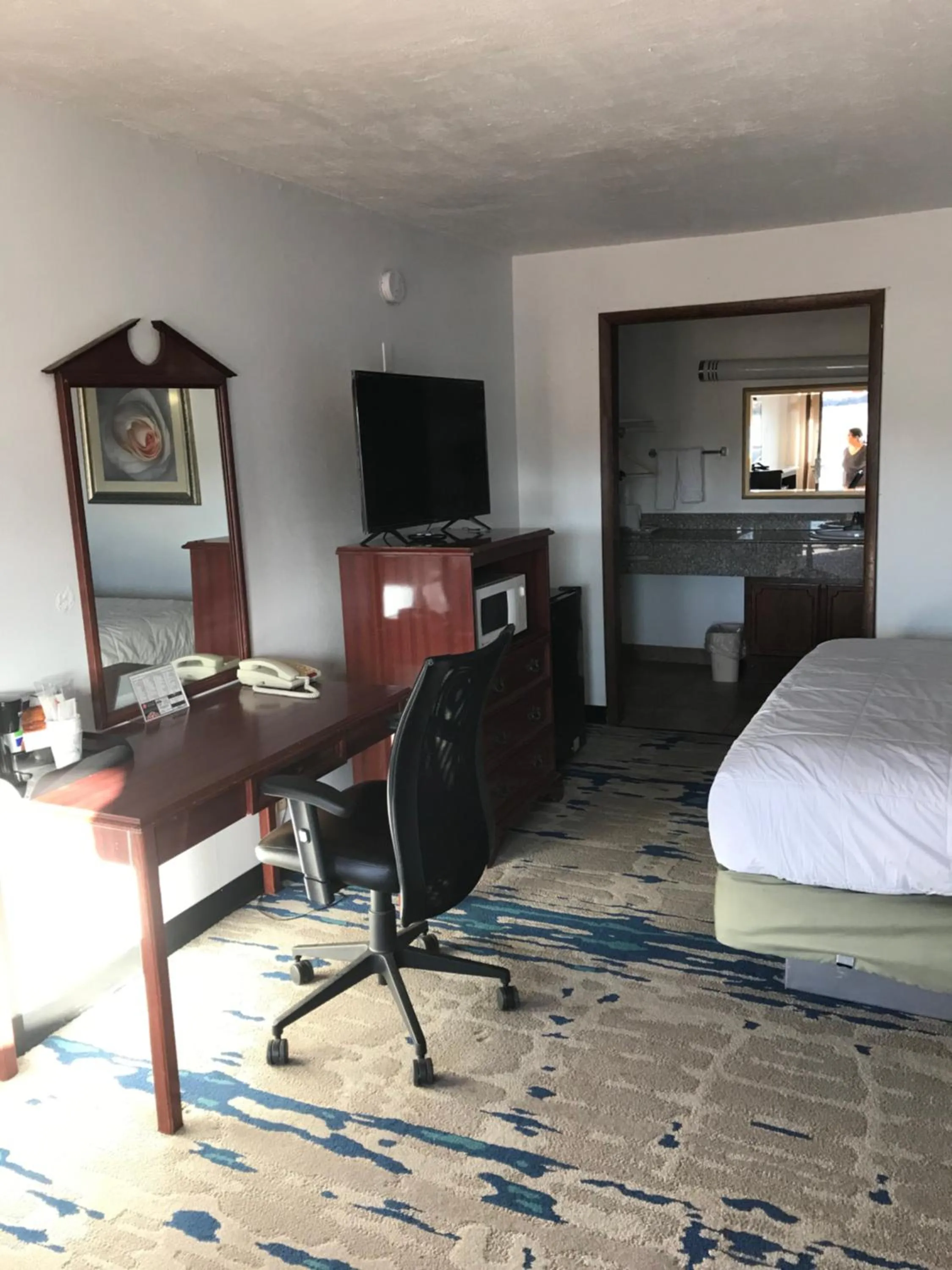 TV and multimedia, Bed in Interstate Motel