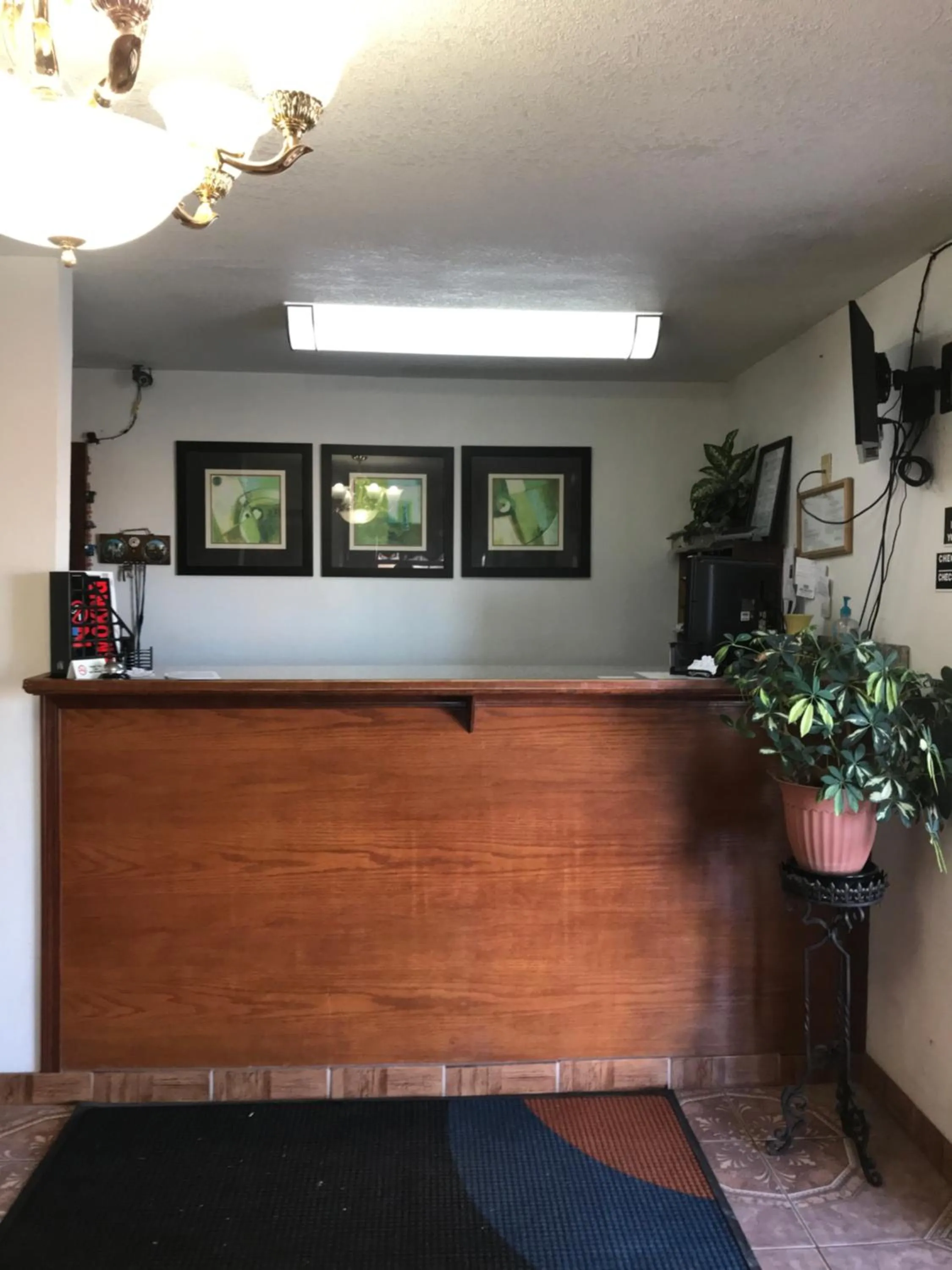 Lobby or reception in Interstate Motel