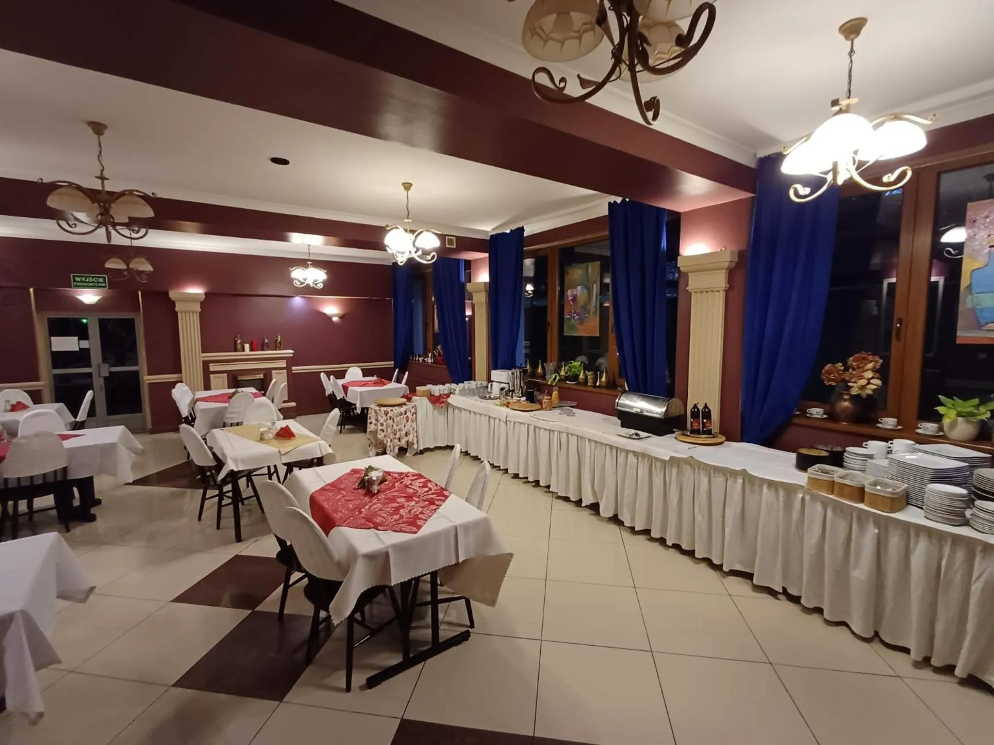 Restaurant/places to eat in Rezydencja Izabella