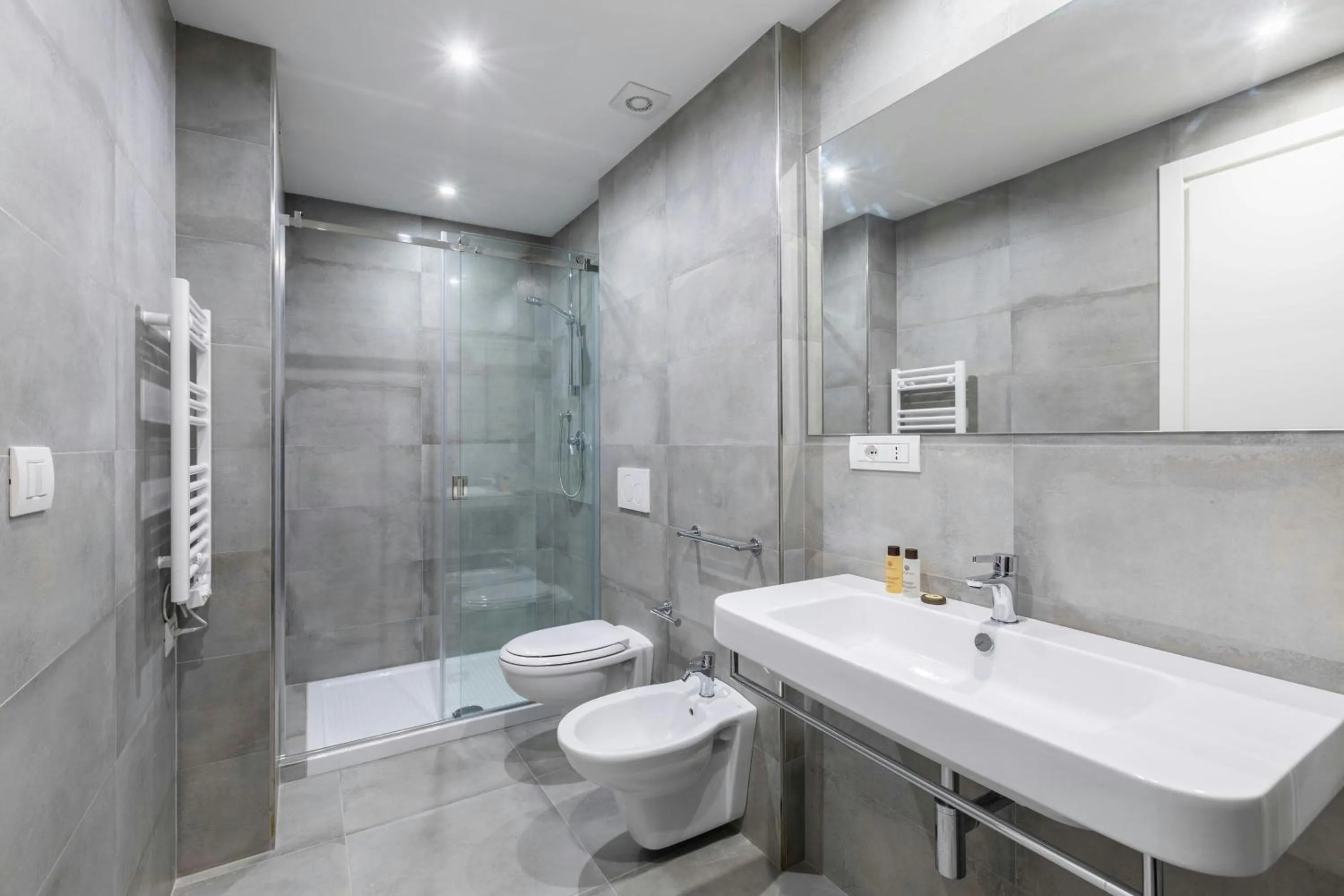 Bathroom in Sonder by Marriott Bonvoy San Lorenzo Apartments