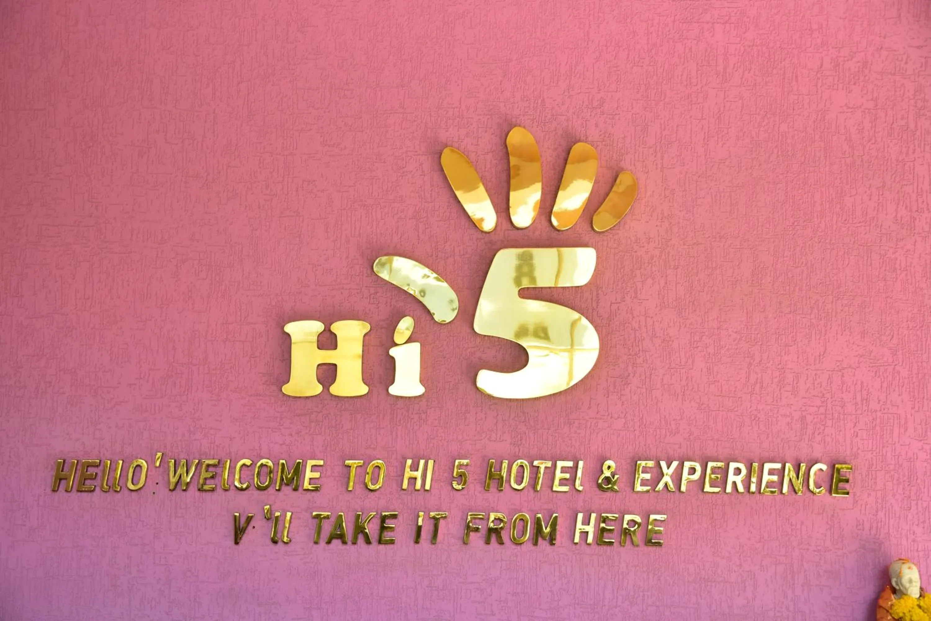 Hi 5 Hotel & Experience