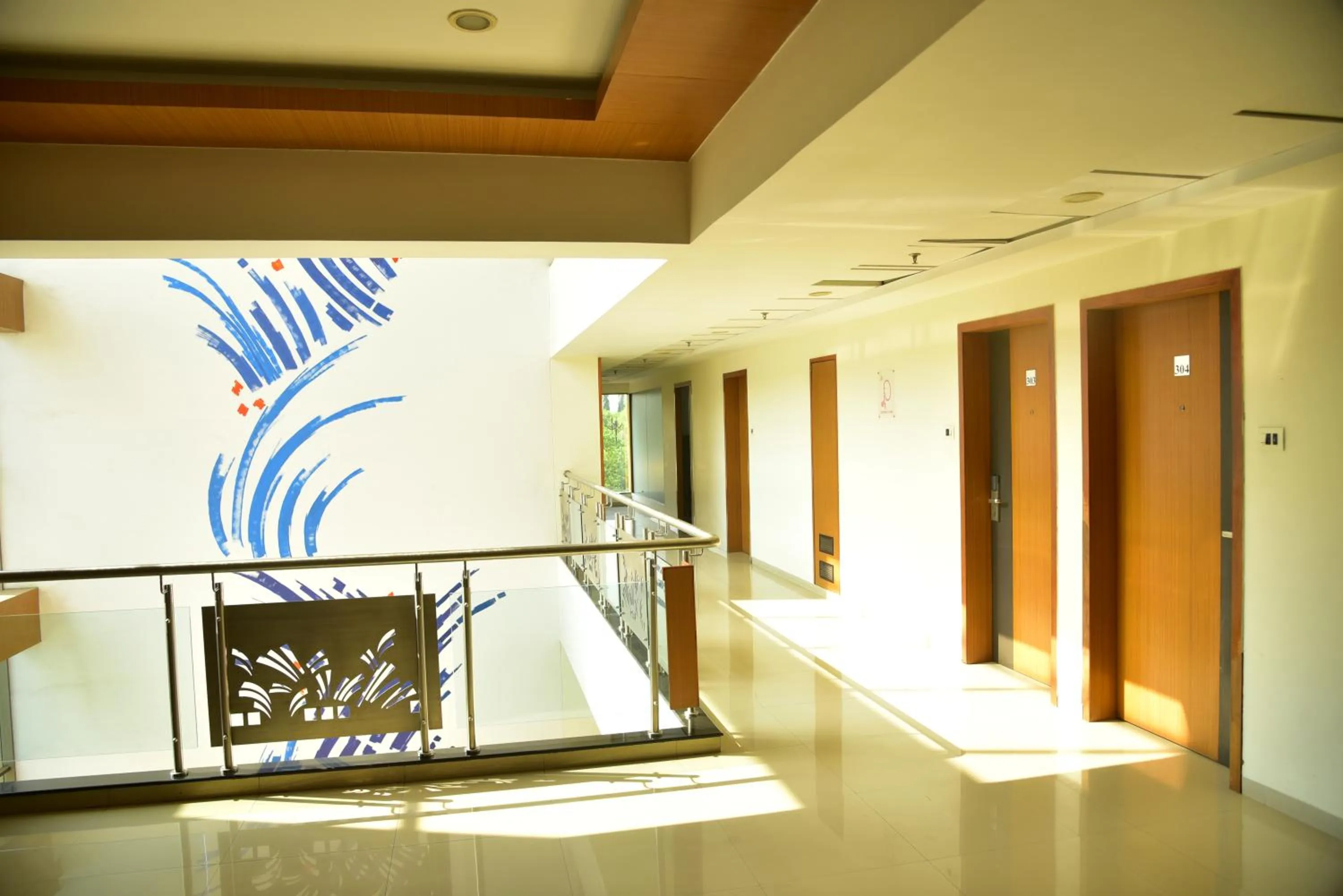 Hi 5 Hotel & Experience