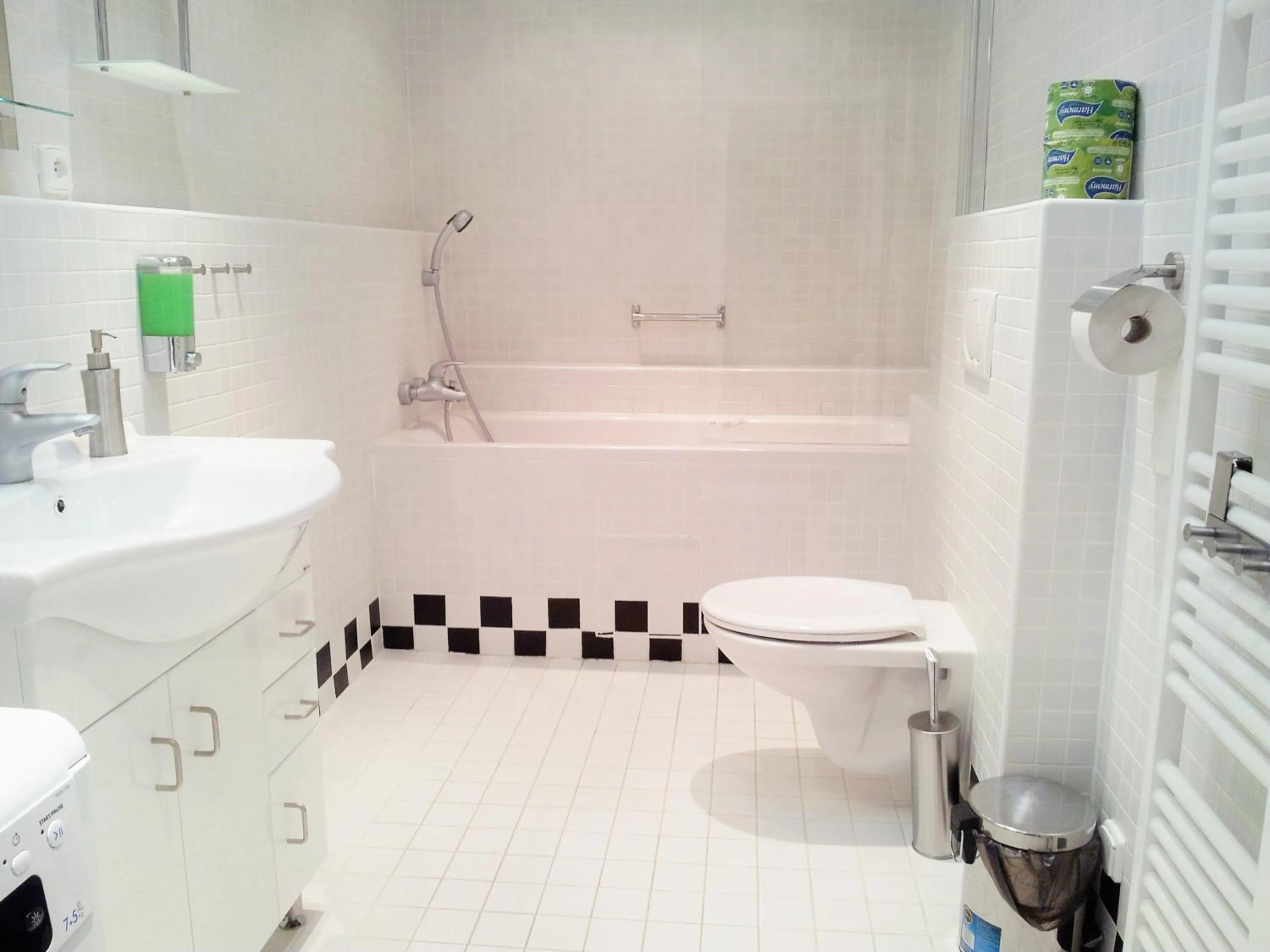 Shower in Selinor Old Town Apartments