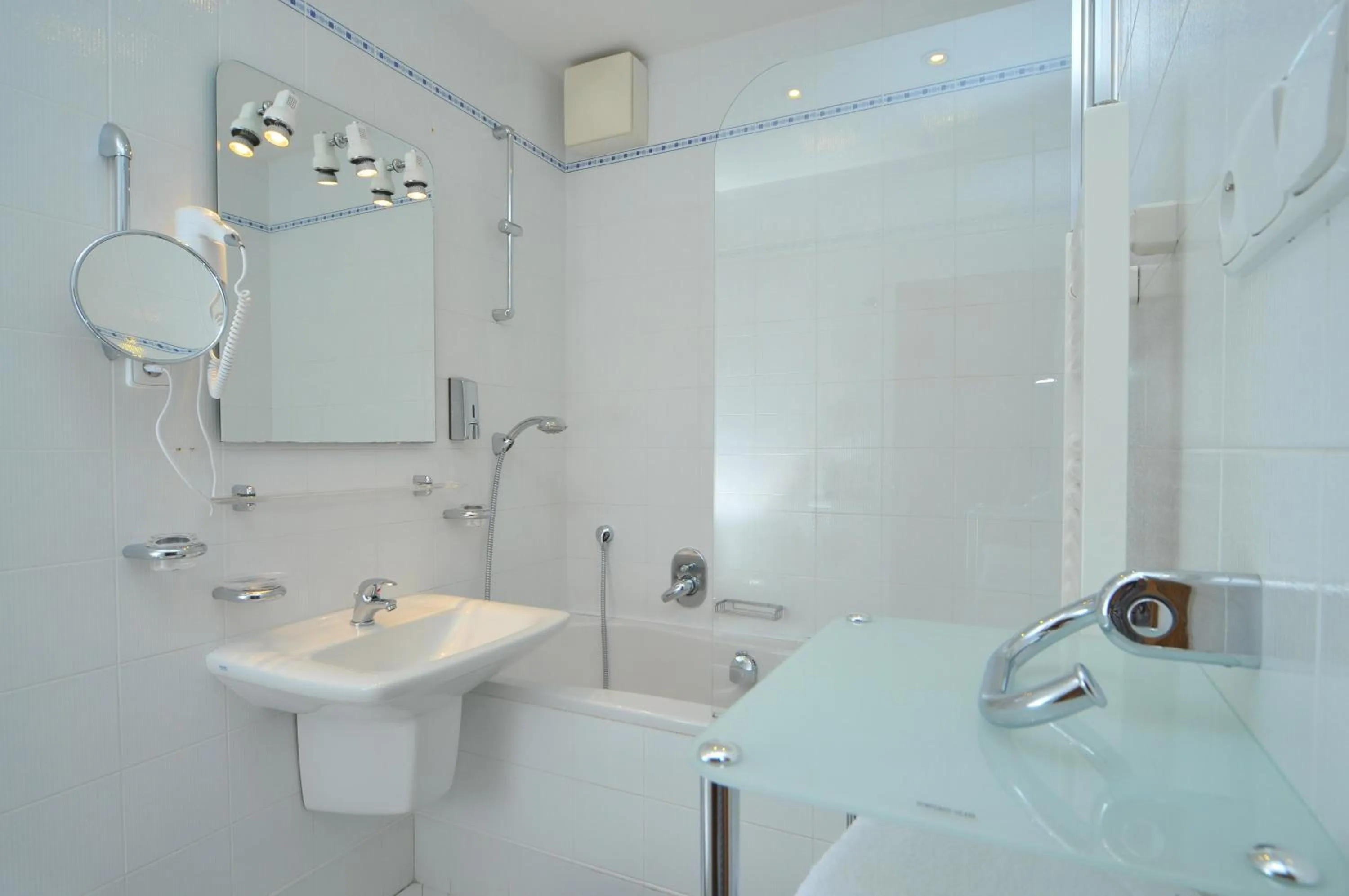 Shower in Selinor Old Town Apartments