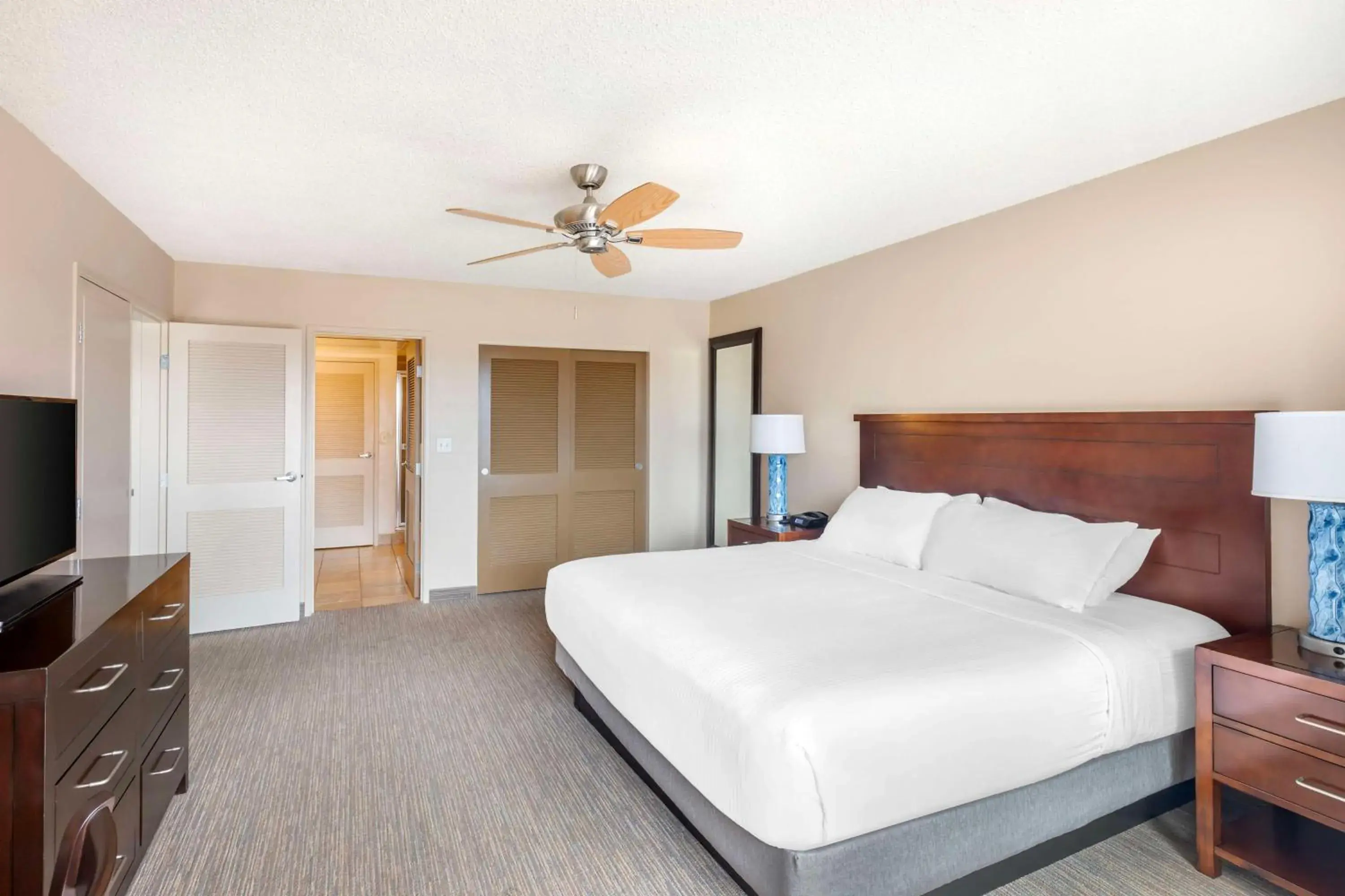 One-Bedroom King Suite with Balcony in Hilton Vacation Club Ka'anapali Beach Maui One-Bedroom King Suite with Balcony in Hilton Vacation Club Ka'anapali Beach Maui