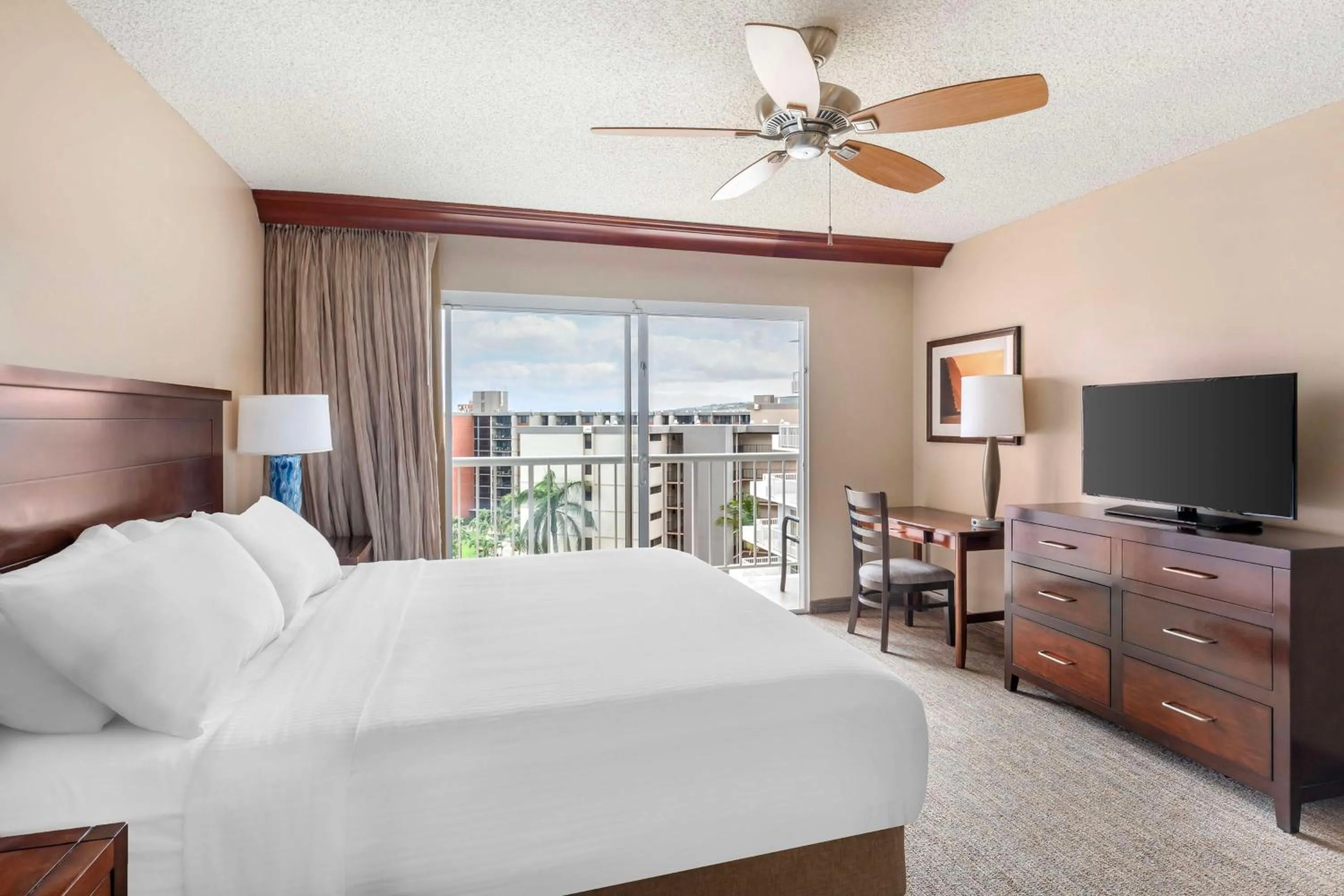 Bed in Hilton Vacation Club Ka'anapali Beach Maui