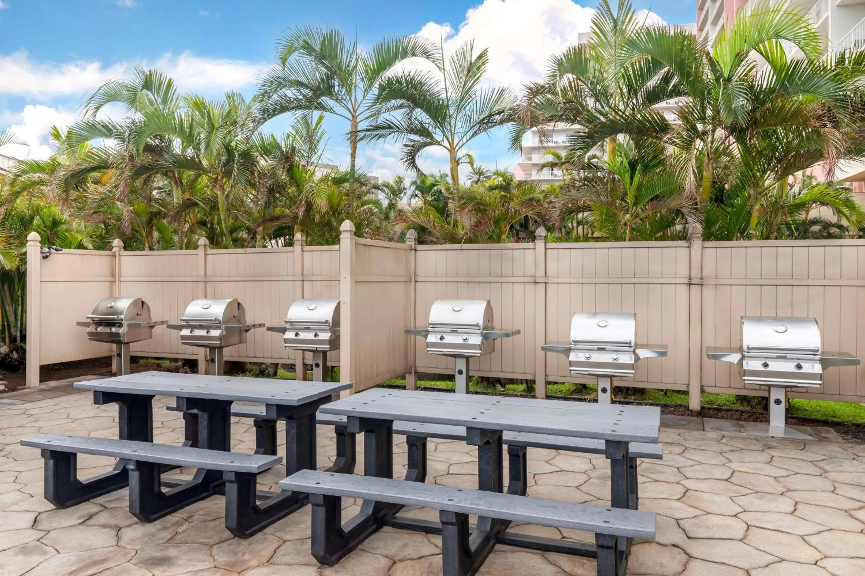 Dining area in Hilton Vacation Club Ka'anapali Beach Maui