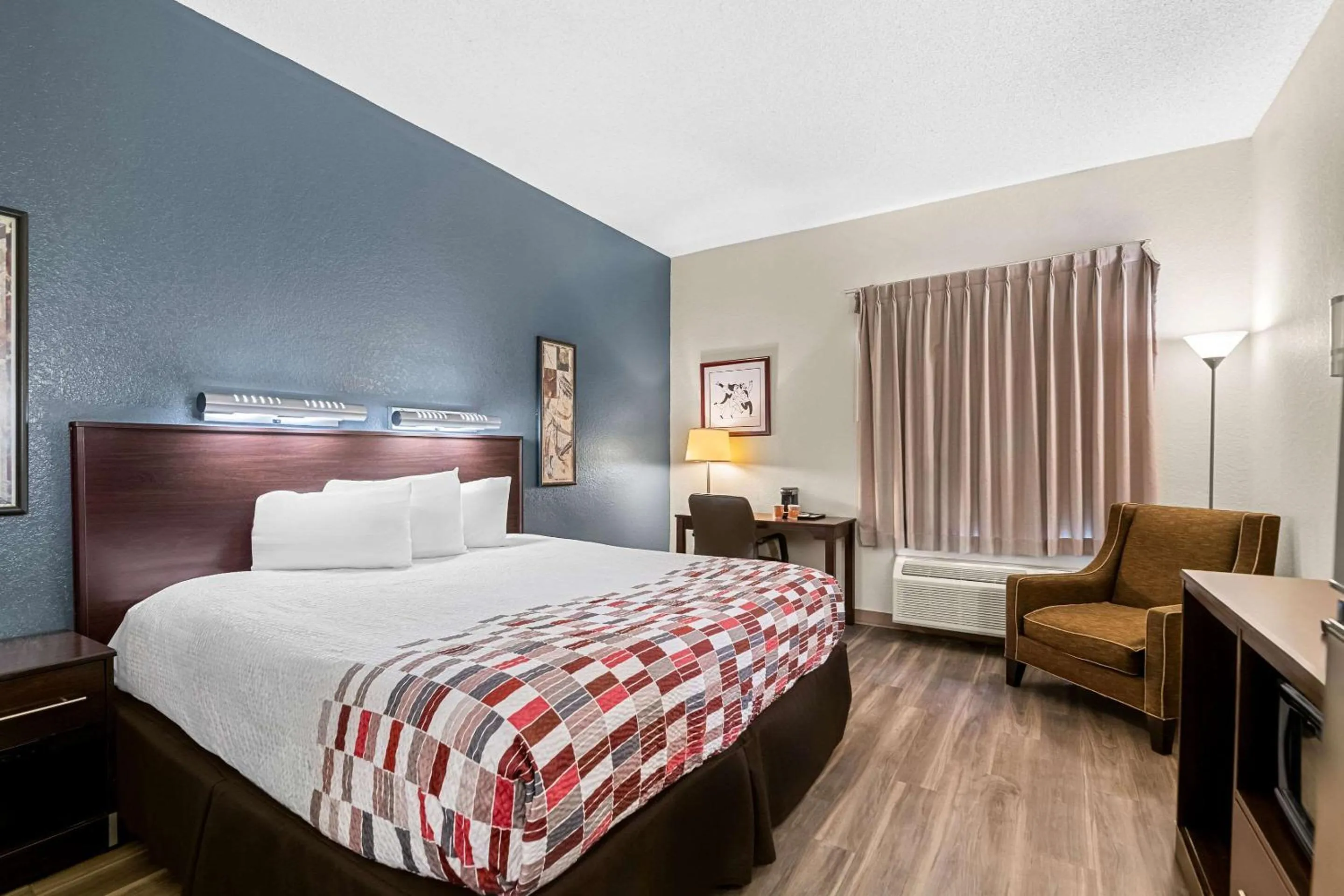 Bedroom, Bed in Suburban Studios Orlando - Ocoee-Winter Garden