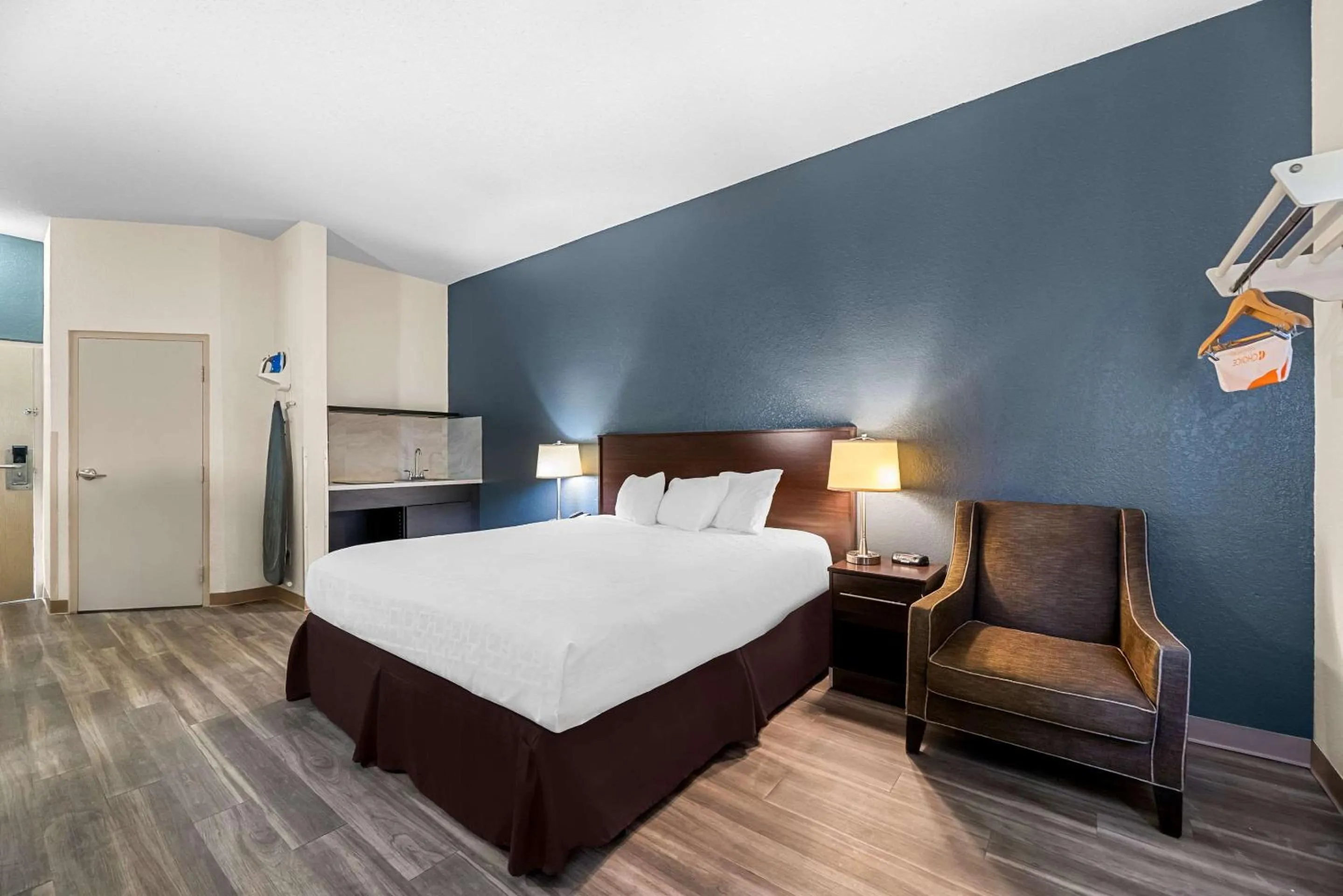 Bedroom, Bed in Suburban Studios Orlando - Ocoee-Winter Garden