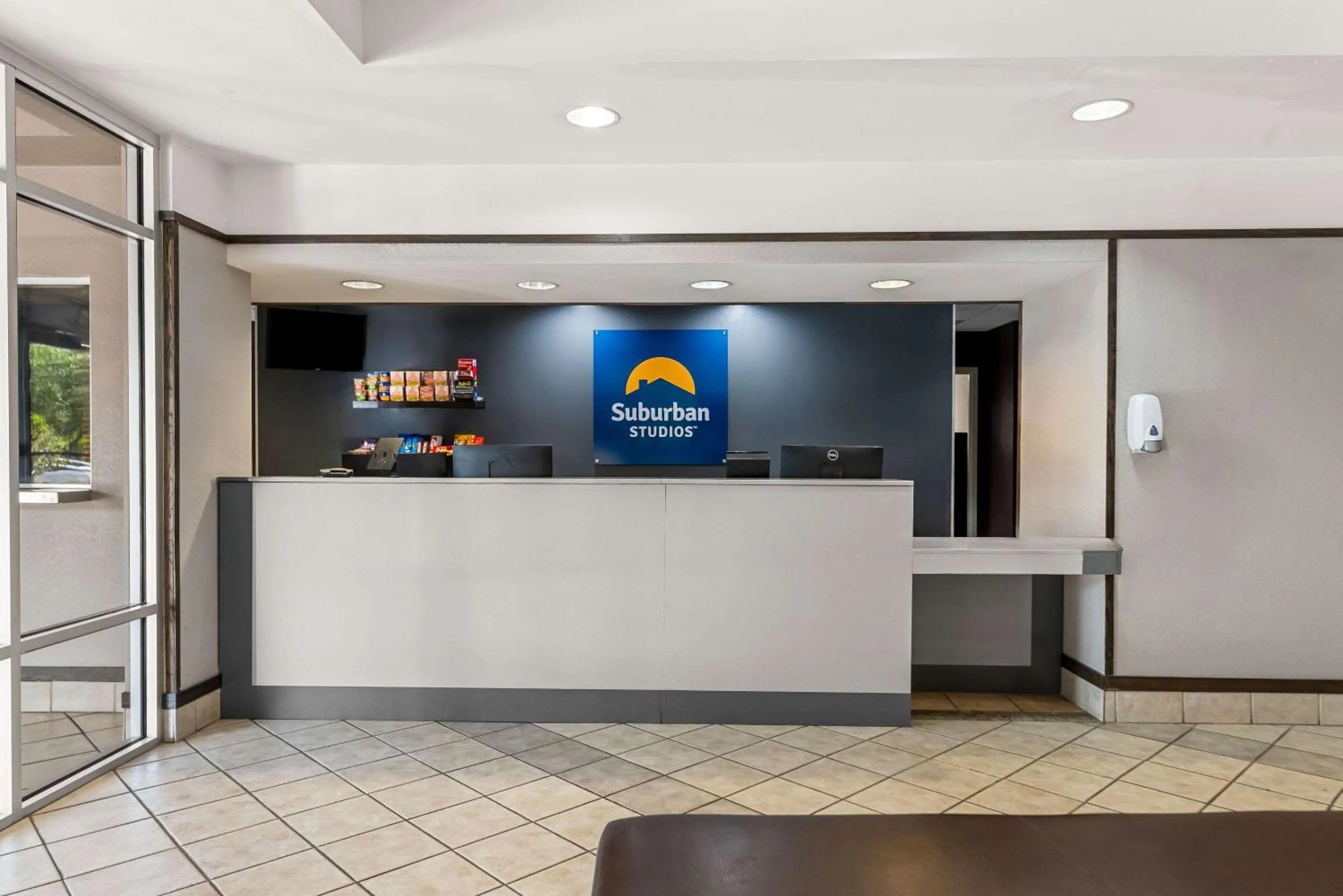 Lobby or reception in Suburban Studios Orlando - Ocoee-Winter Garden