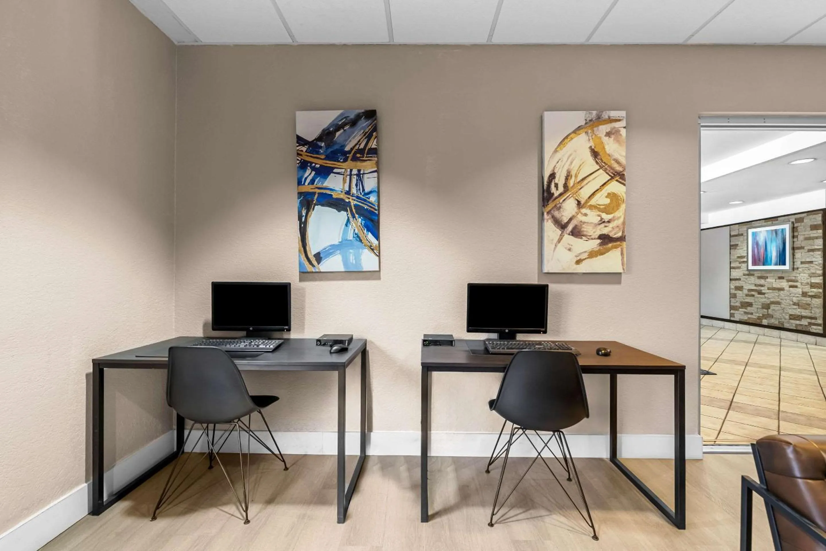 Business facilities in Suburban Studios Orlando - Ocoee-Winter Garden