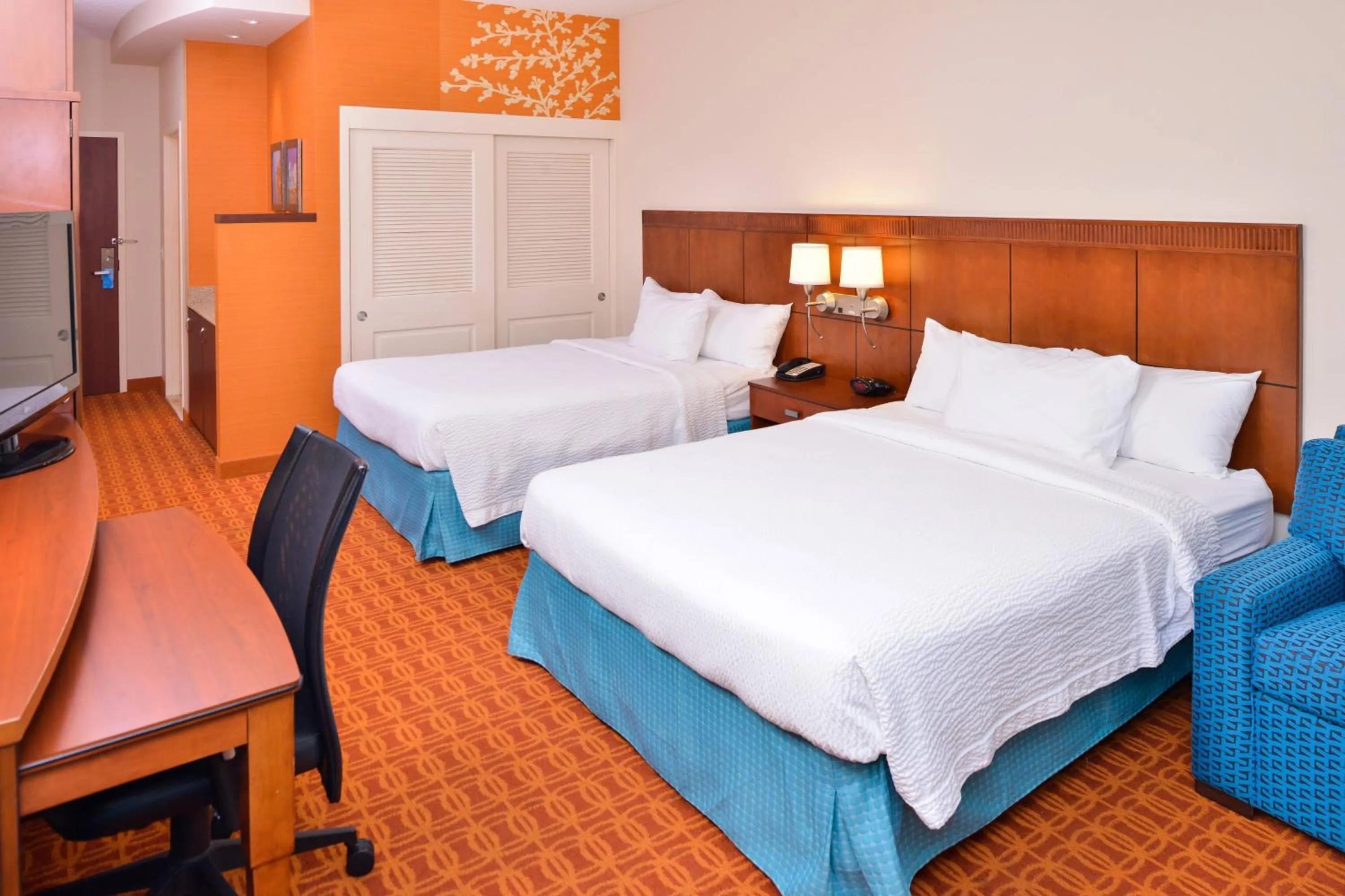 Photo of the whole room, Bed in Fairfield Inn & Suites Orlando Ocoee