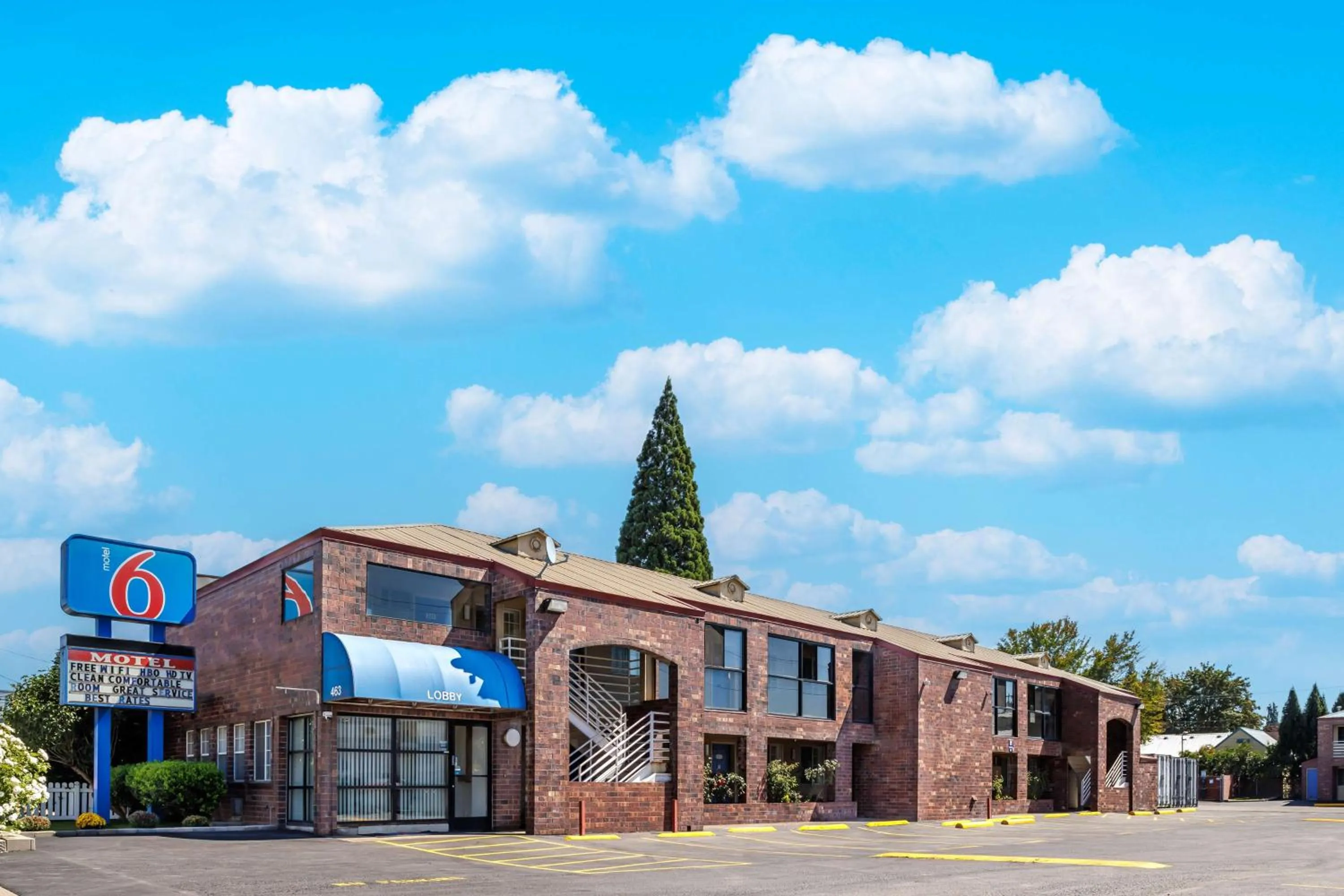Property building in Motel 6-Canby, OR