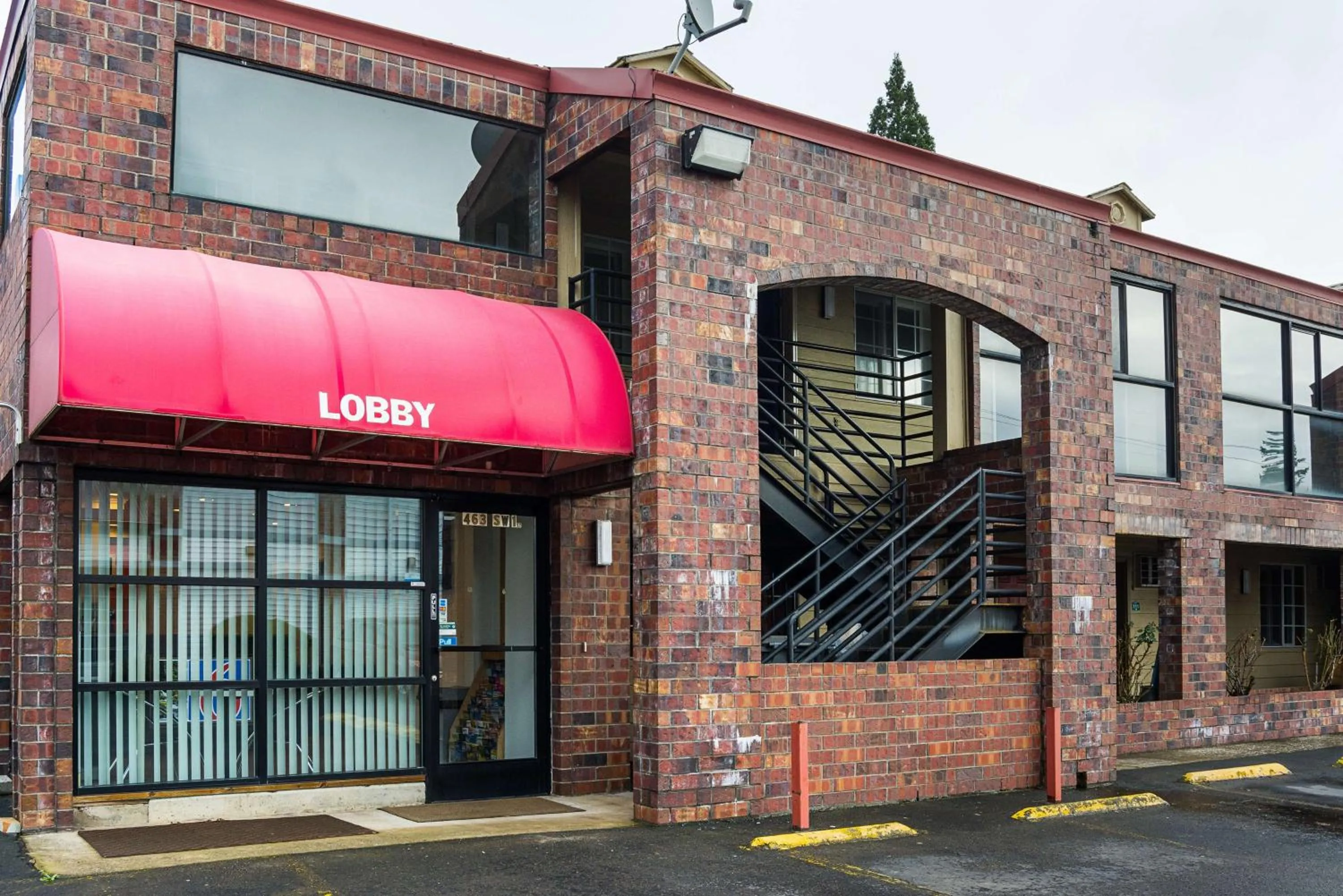 Property building in Motel 6-Canby, OR