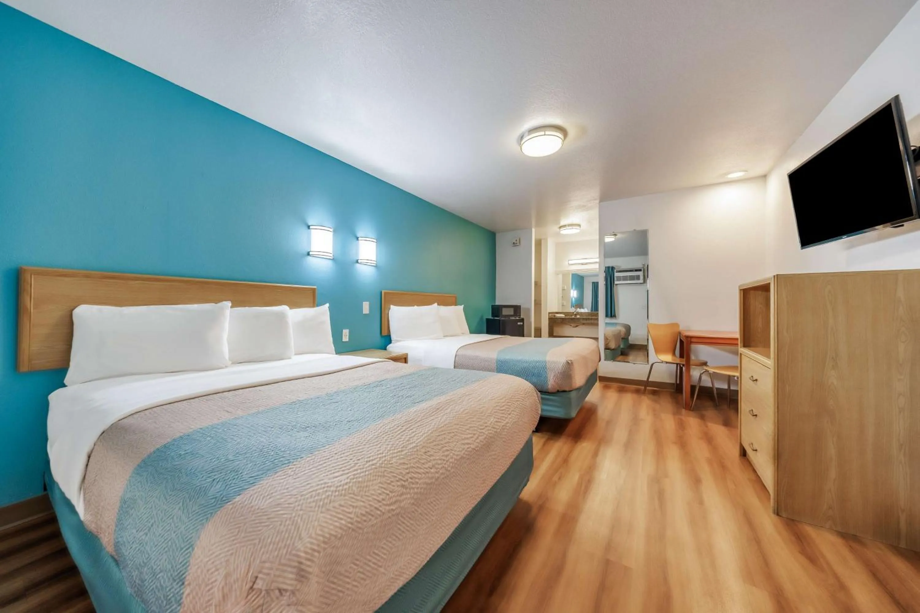 Bedroom, Bed in Motel 6-Canby, OR