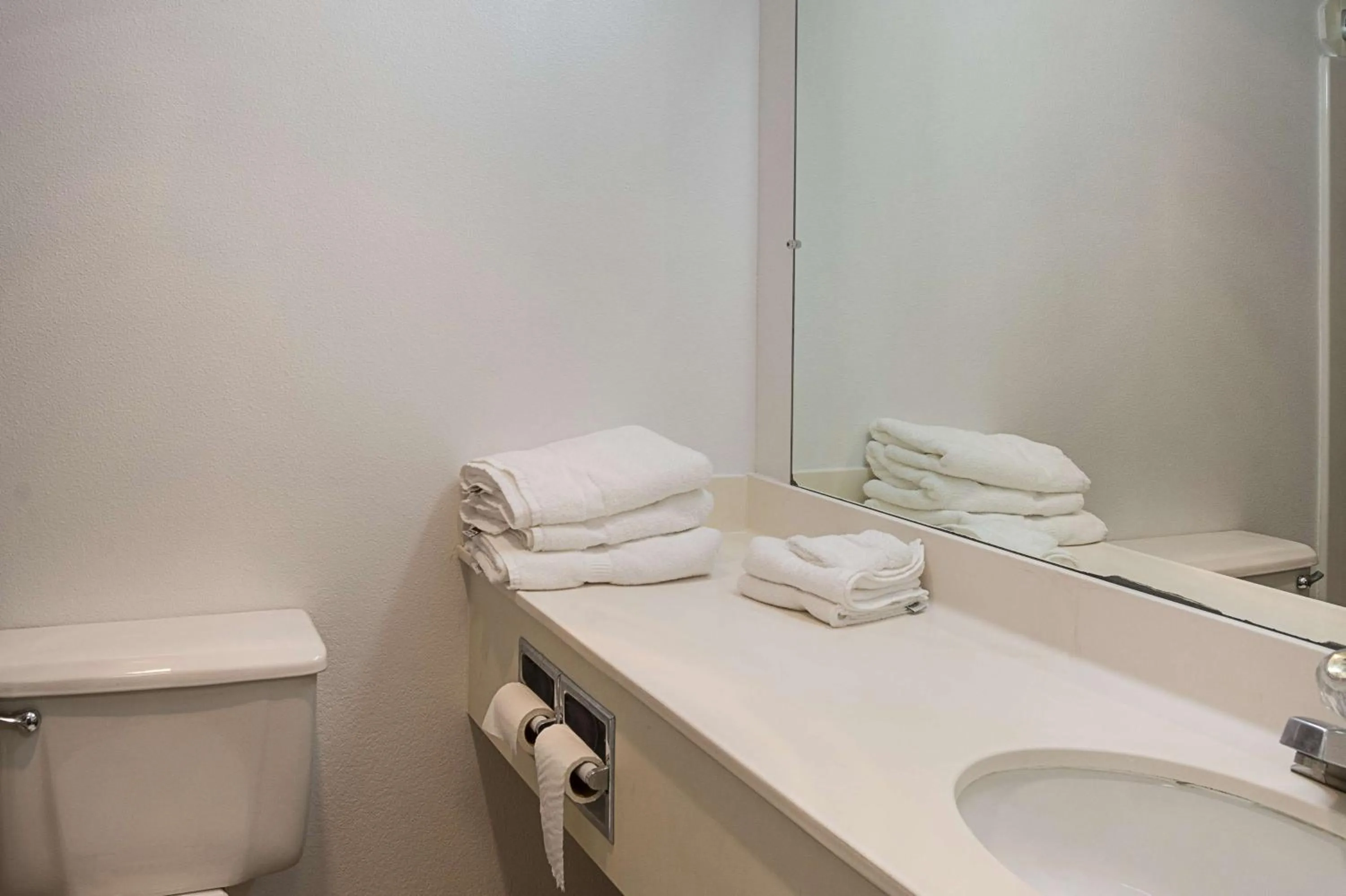 Photo of the whole room in Motel 6-Canby, OR