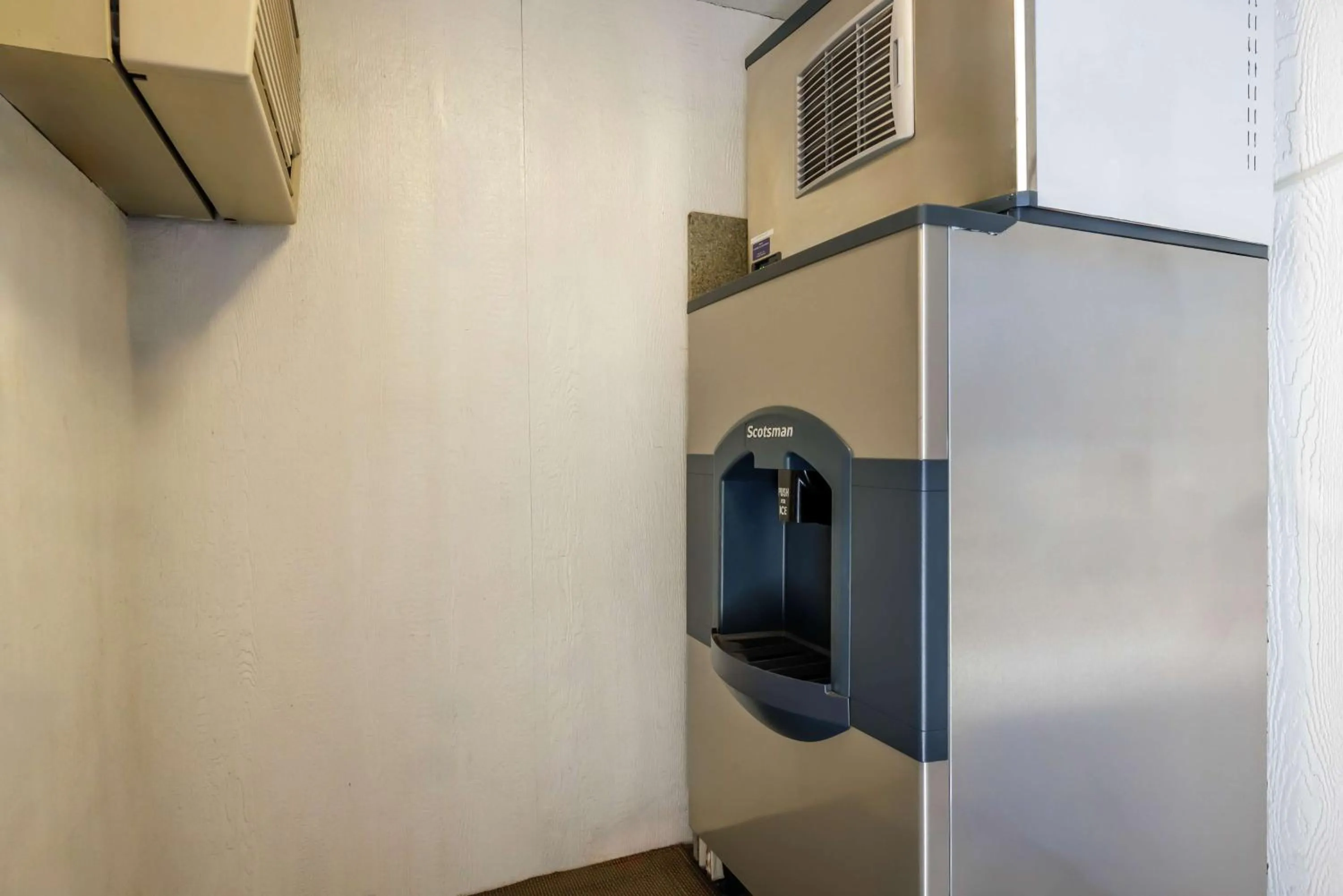 Property building in Motel 6-Canby, OR