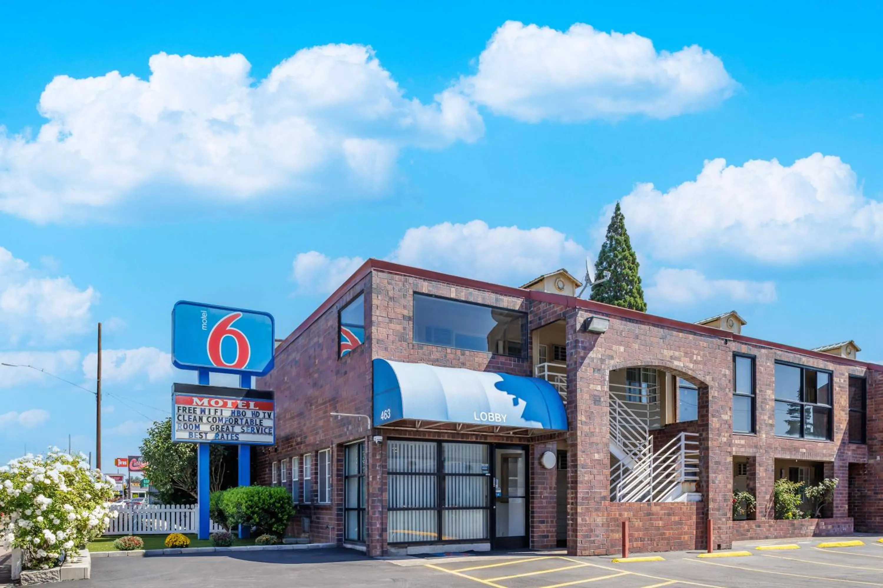 Property building in Motel 6-Canby, OR