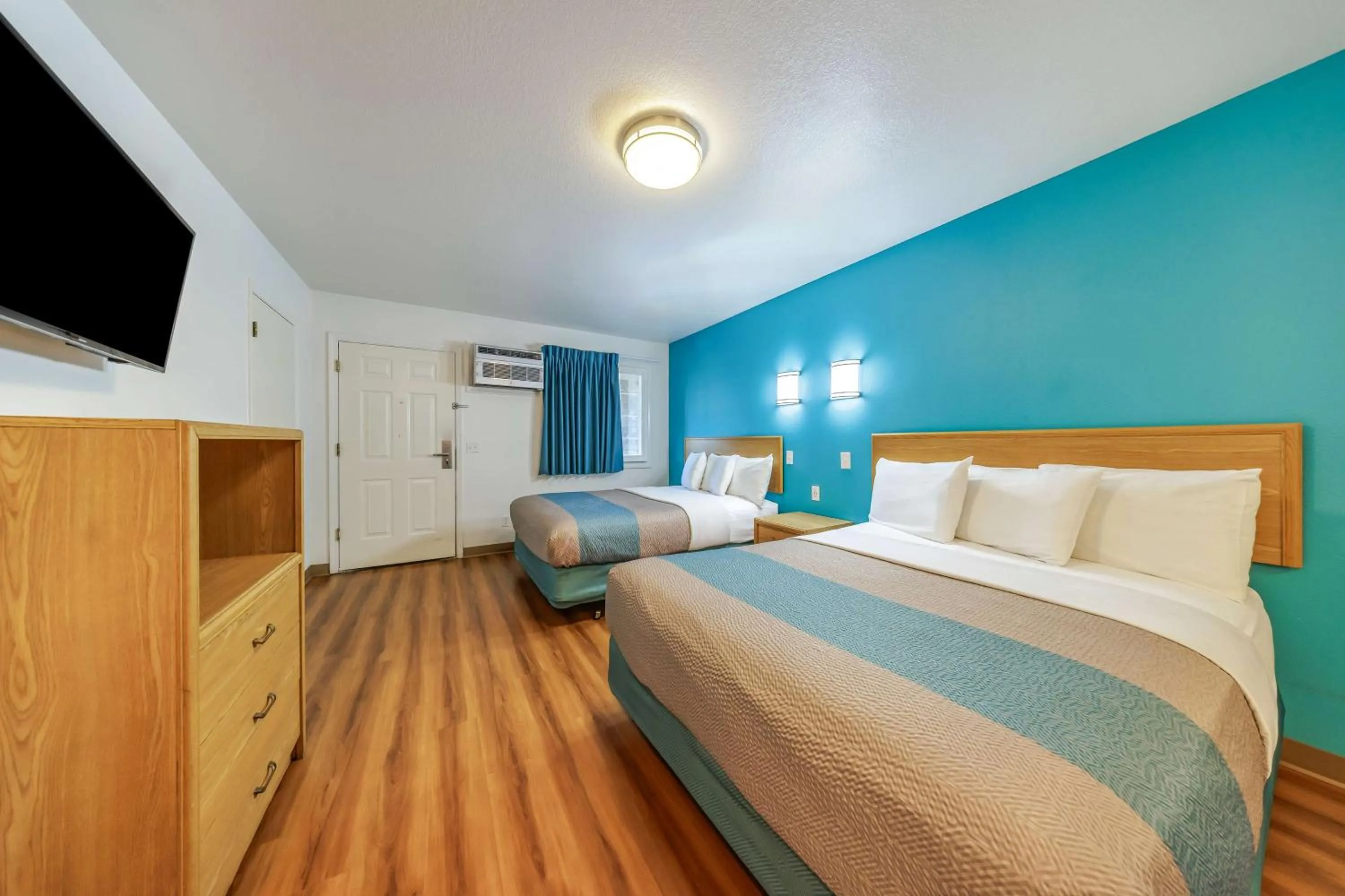 Bedroom, Bed in Motel 6-Canby, OR