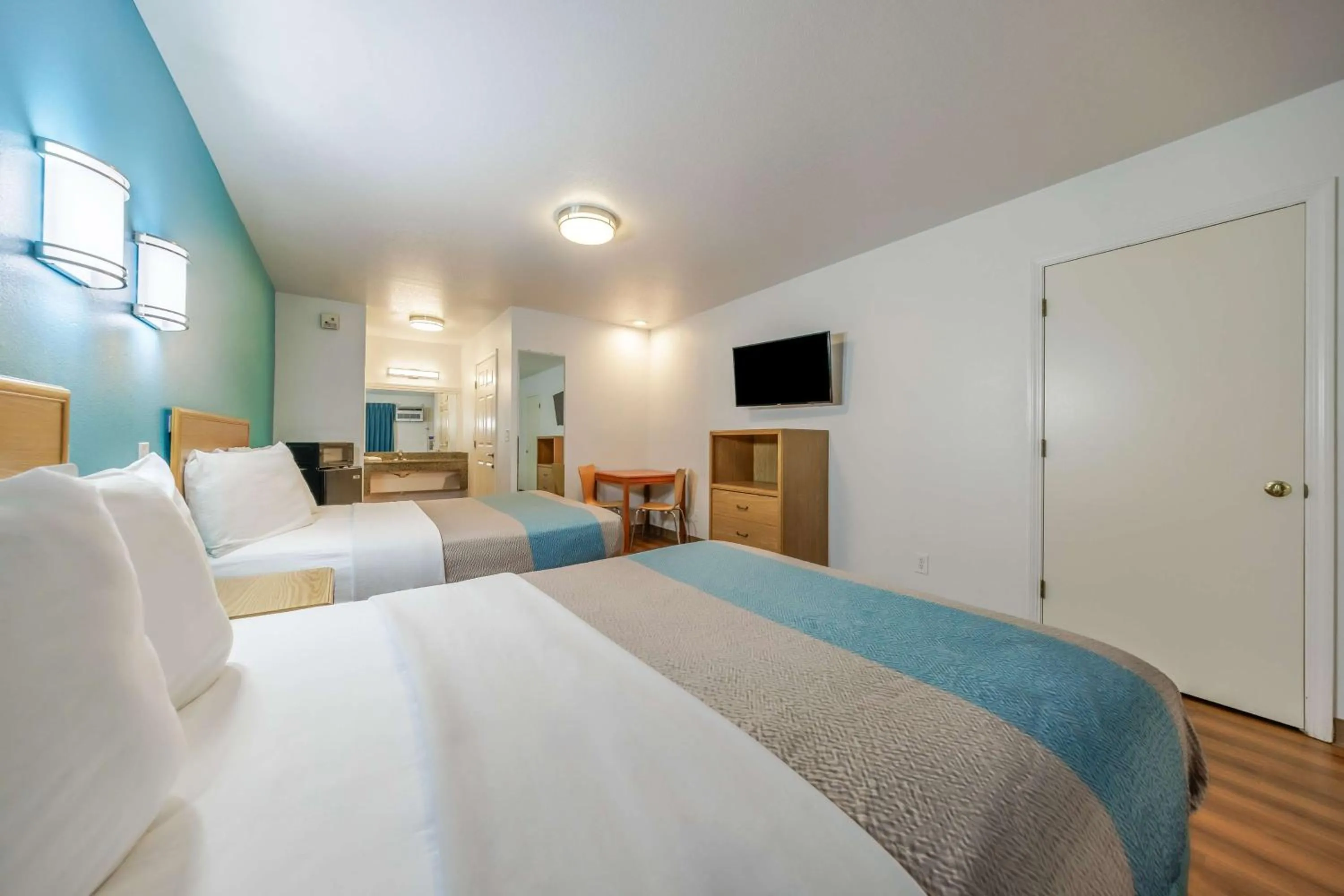 Bedroom, Bed in Motel 6-Canby, OR