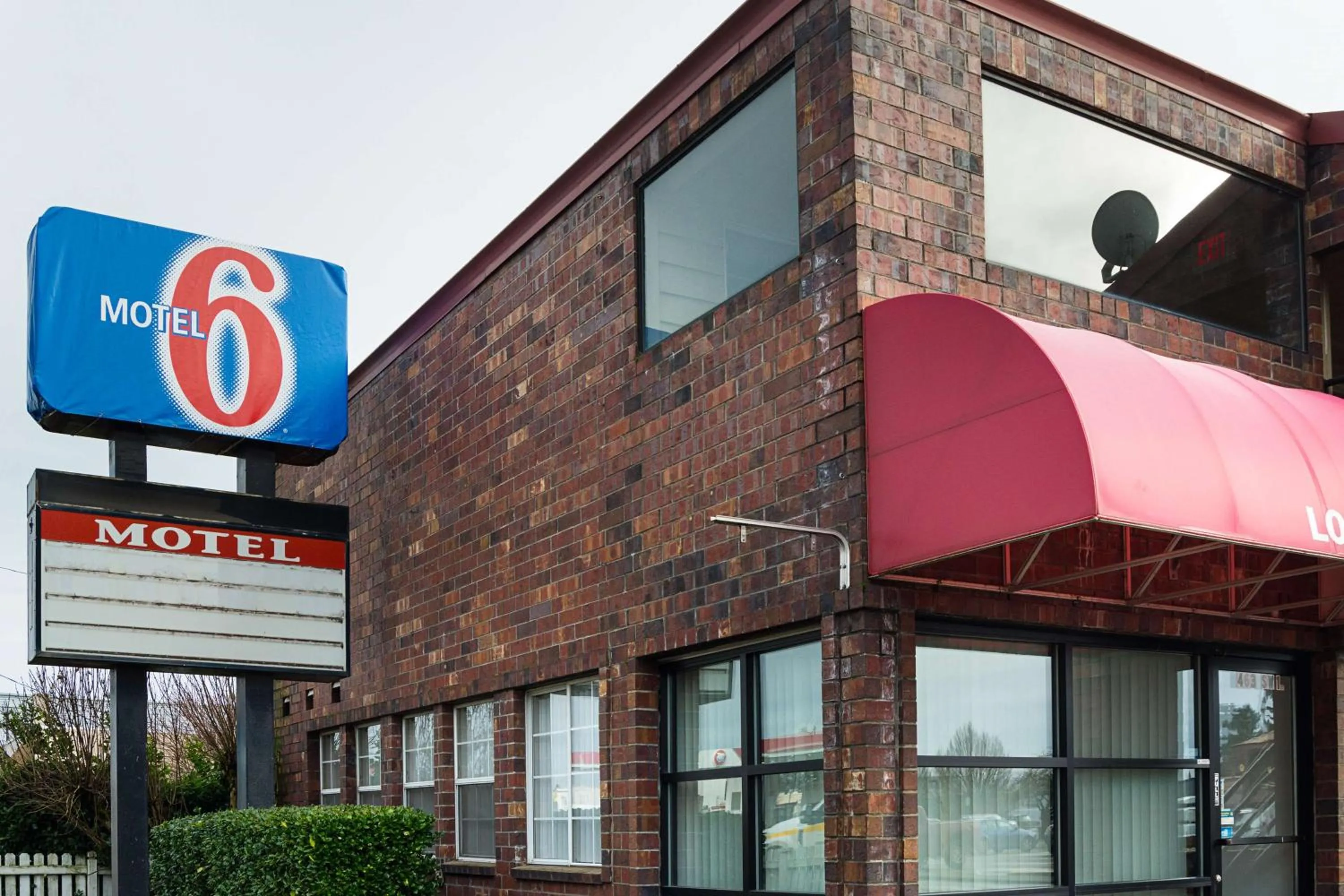 Property building in Motel 6-Canby, OR
