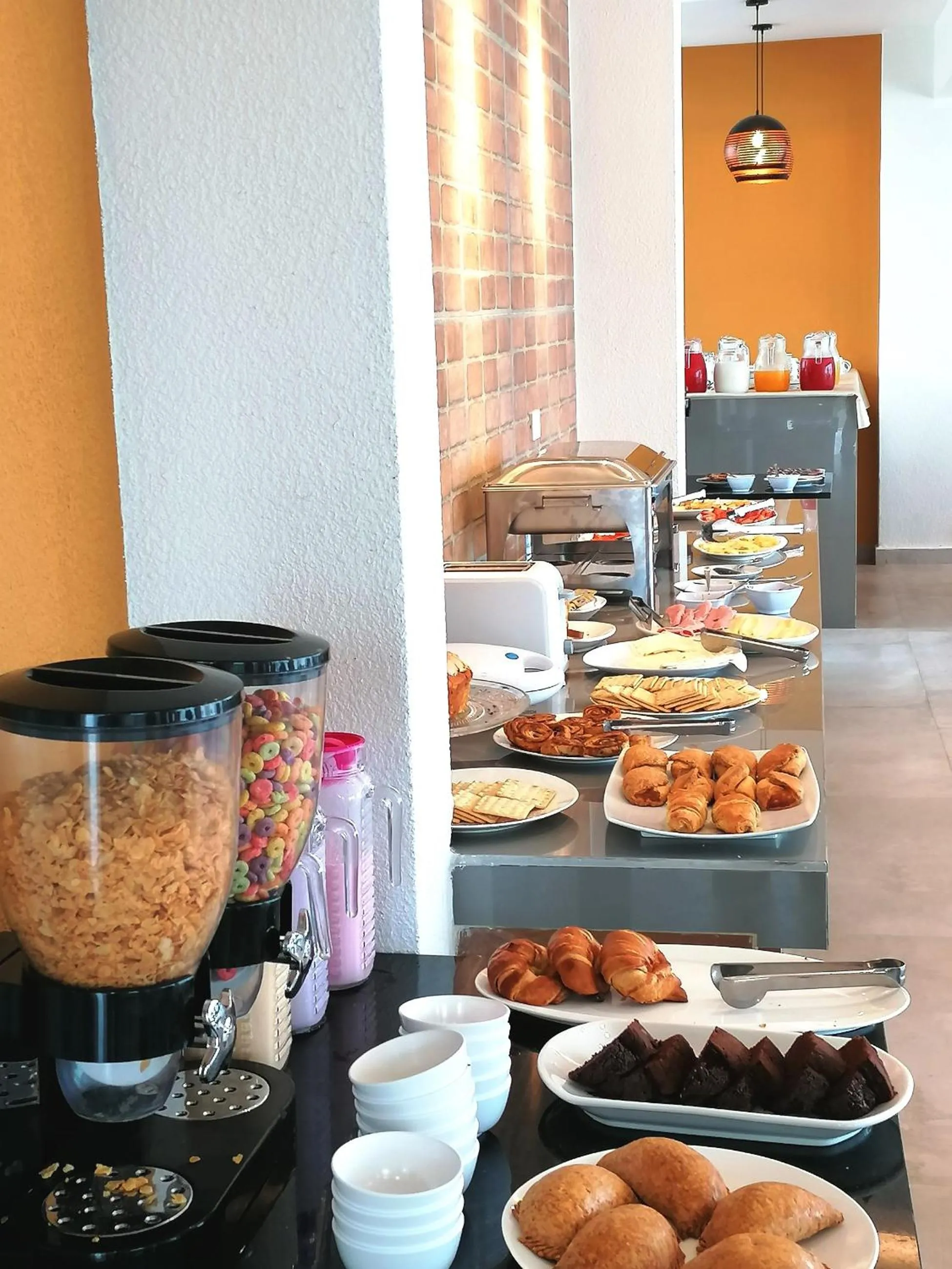 Restaurant/places to eat in Premium Suites Deluxe Aparthotel Equipetrol