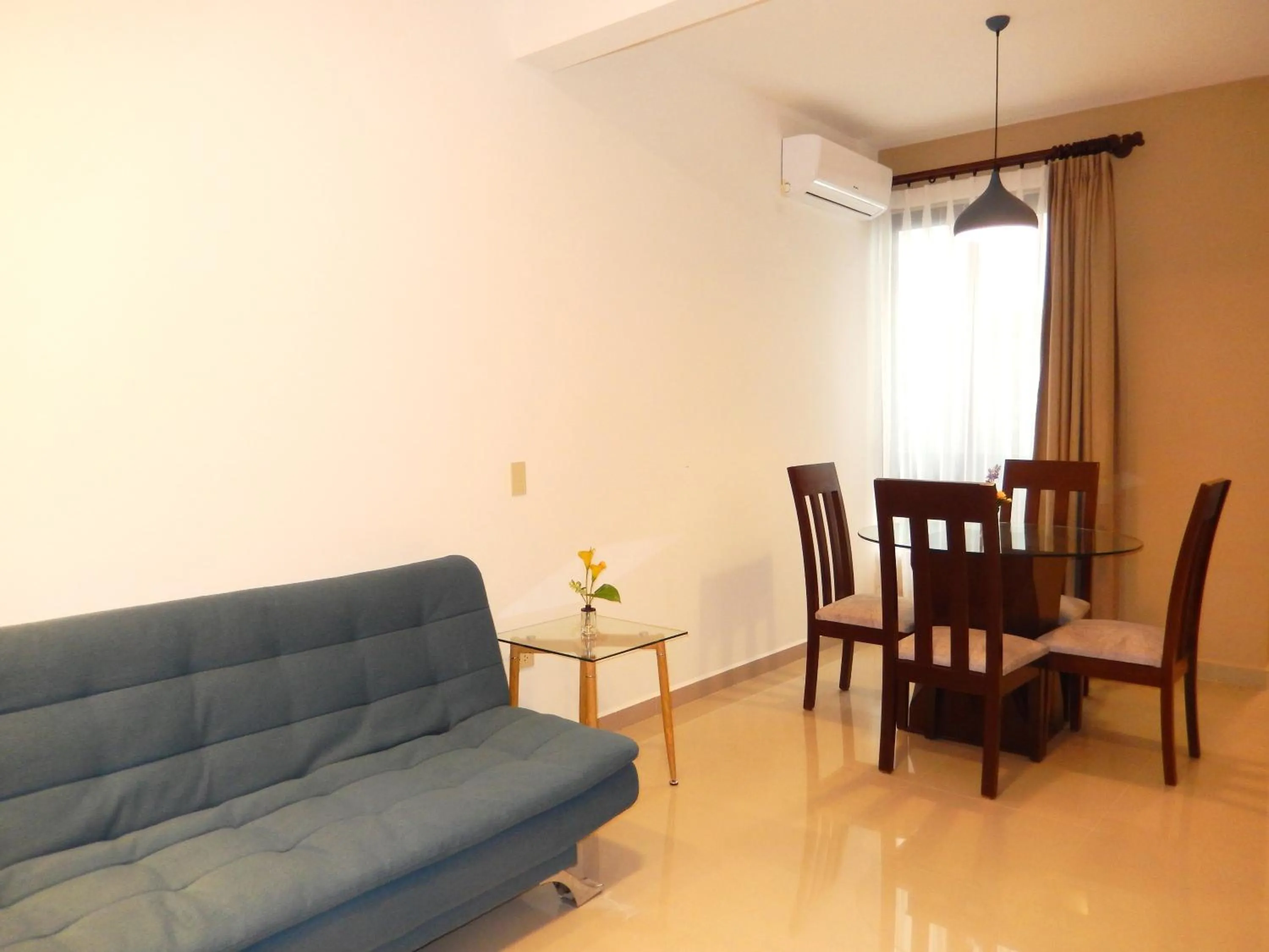 Living room in Premium Suites Deluxe Aparthotel Equipetrol